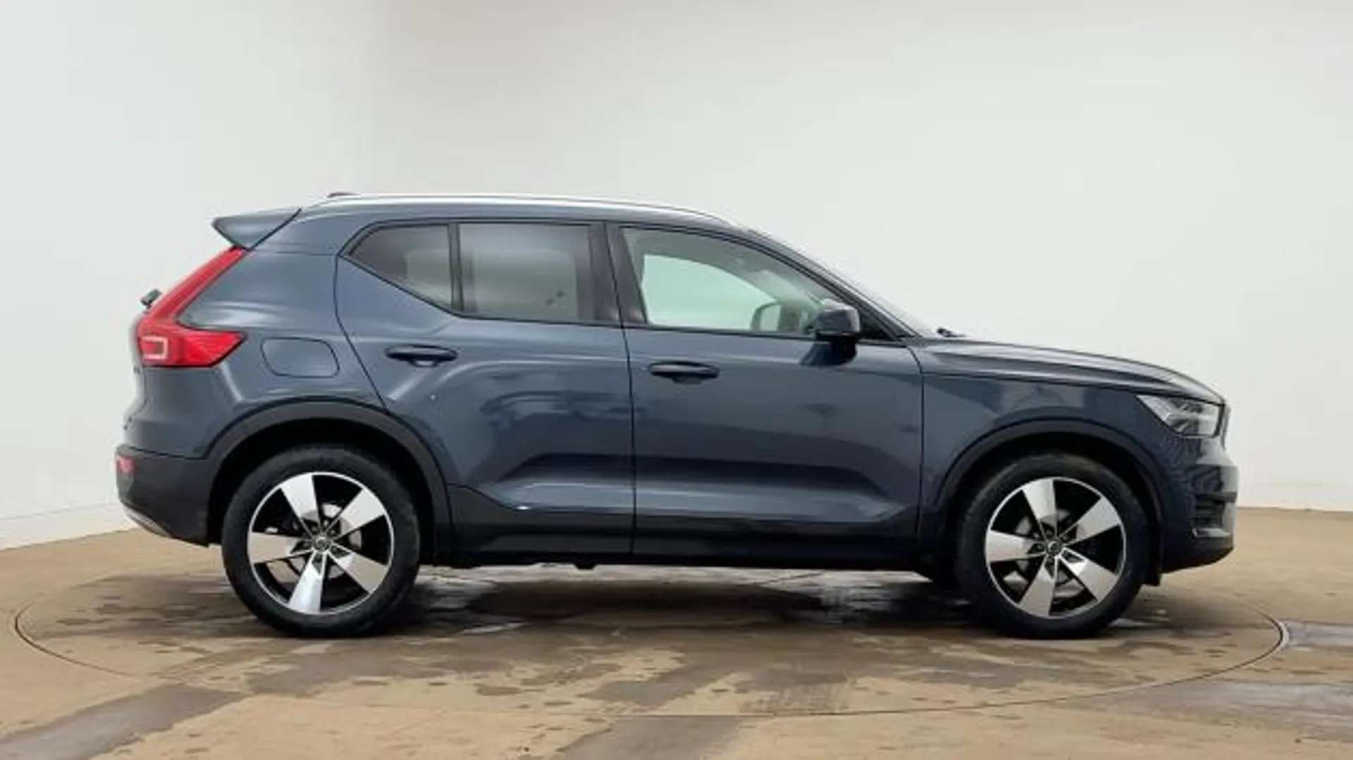 2021 VOLVO XC40 2021 VOLVO XC40