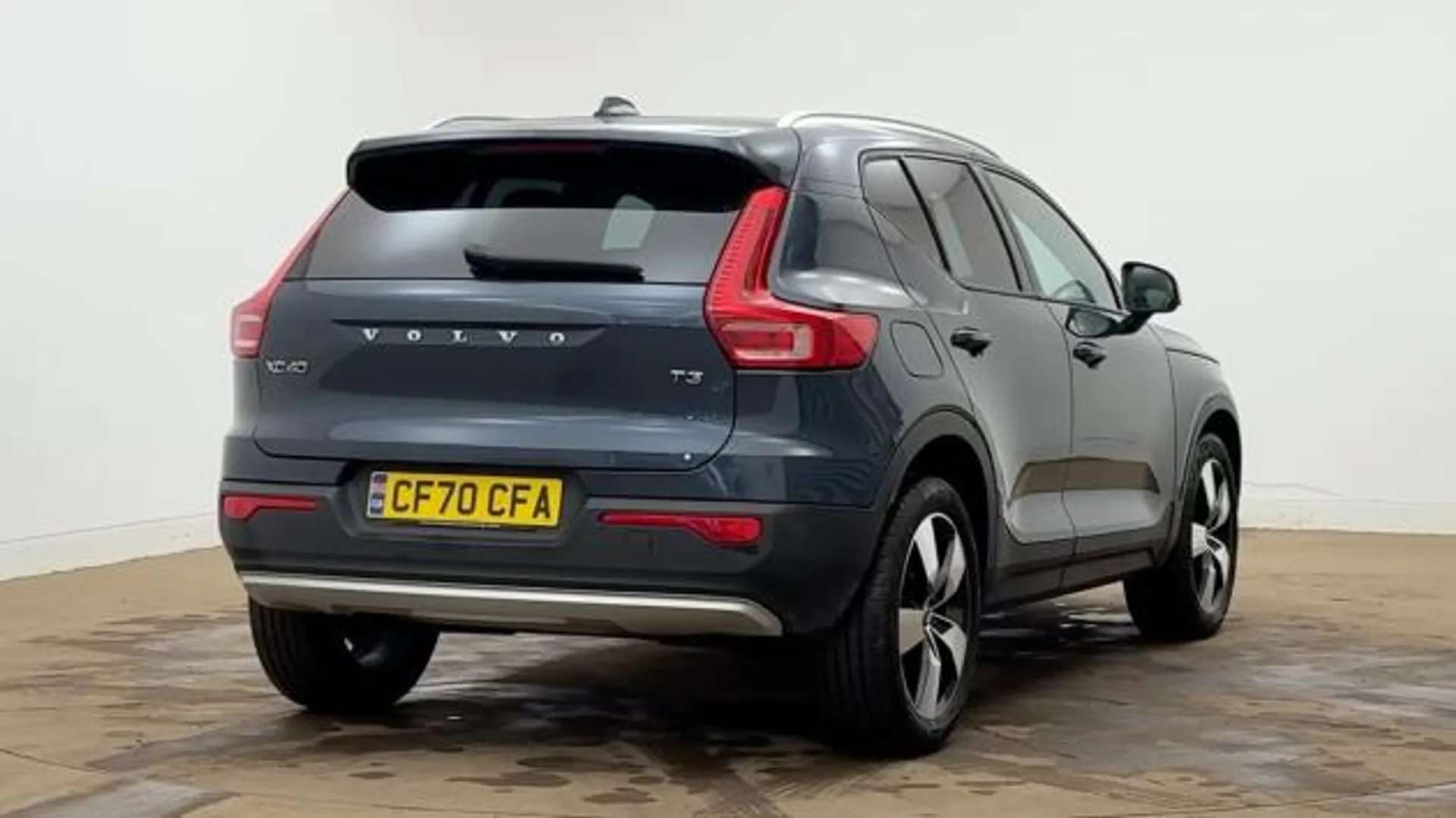2021 VOLVO XC40 2021 VOLVO XC40