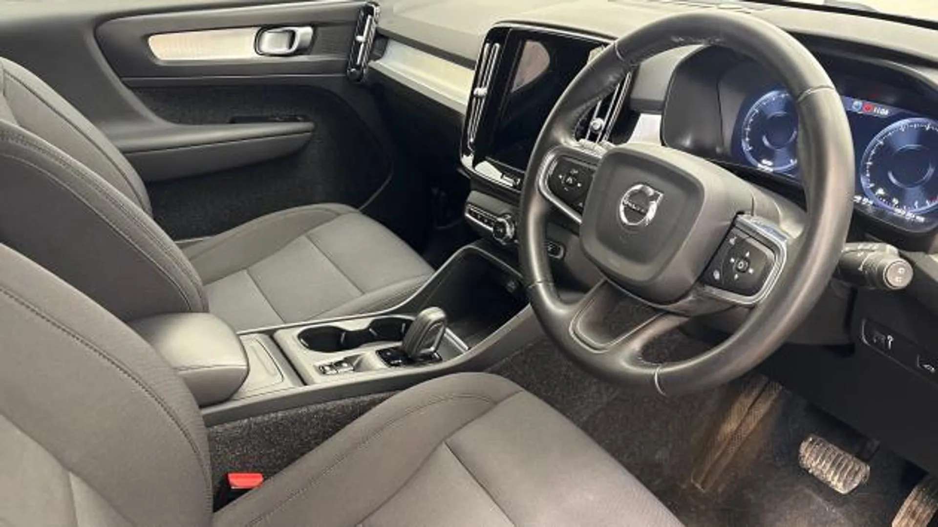 2021 VOLVO XC40 2021 VOLVO XC40