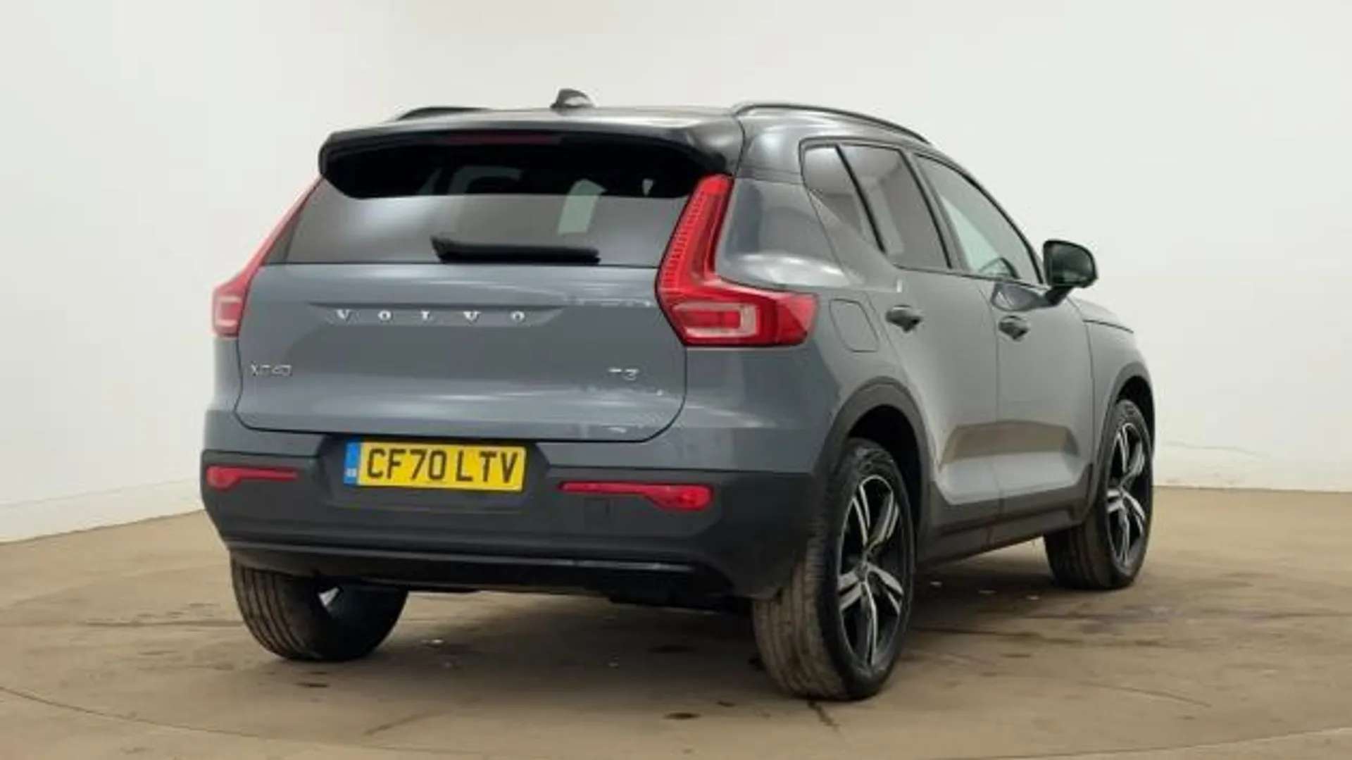 2021 VOLVO XC40 2021 VOLVO XC40