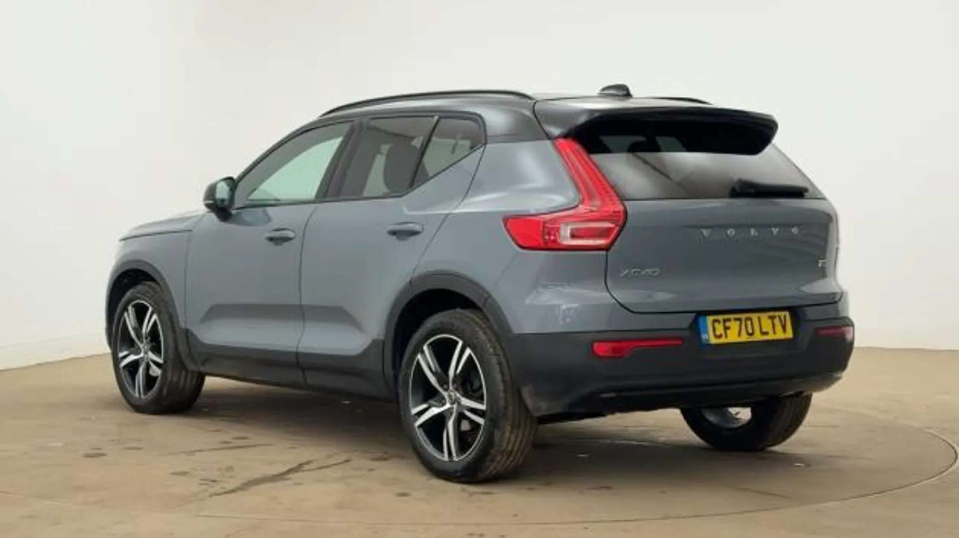 2021 VOLVO XC40 2021 VOLVO XC40