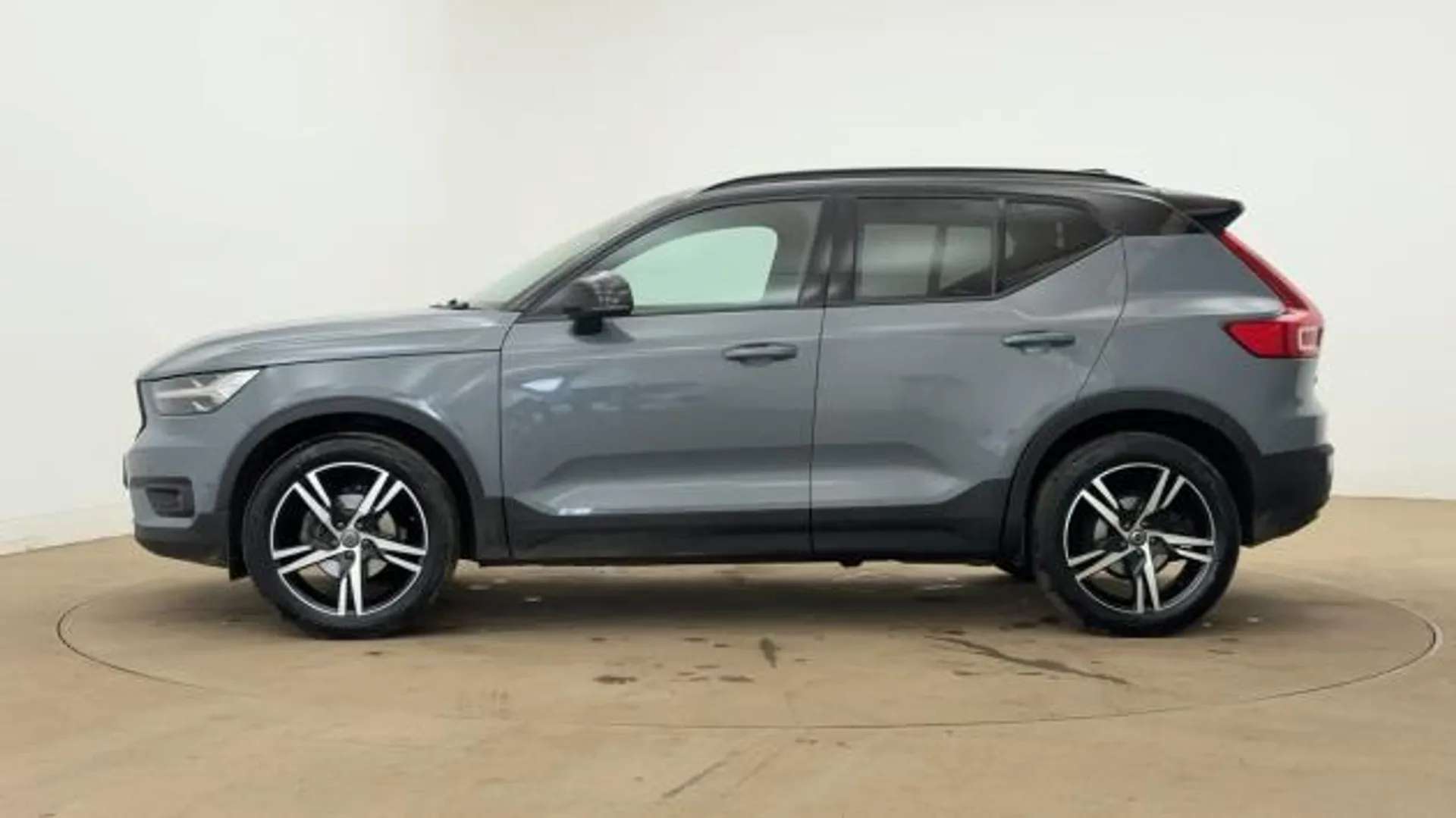 2021 VOLVO XC40 2021 VOLVO XC40