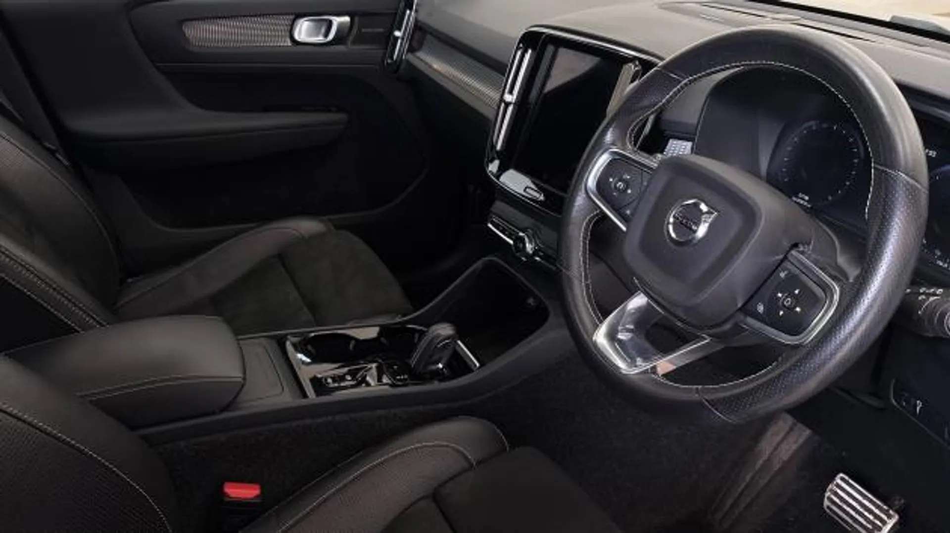 2021 VOLVO XC40 2021 VOLVO XC40