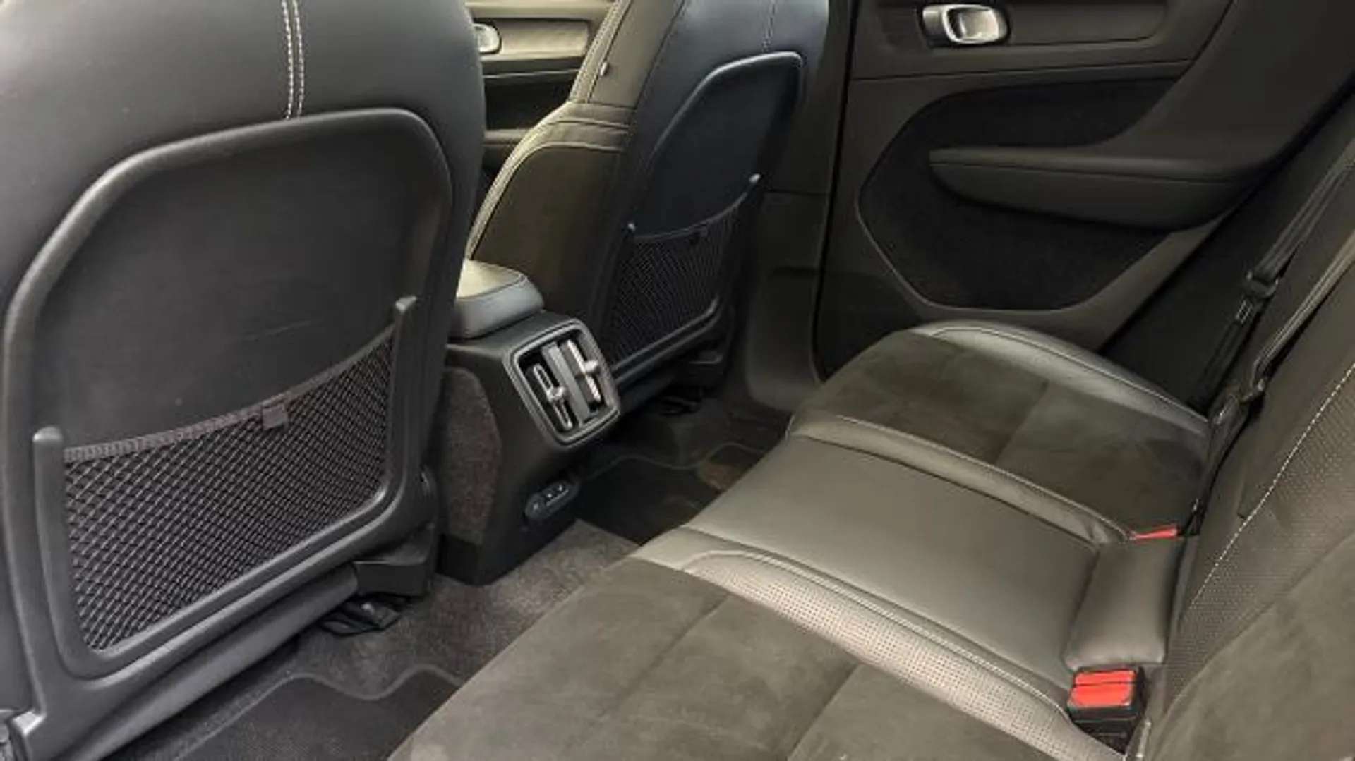 2021 VOLVO XC40 2021 VOLVO XC40