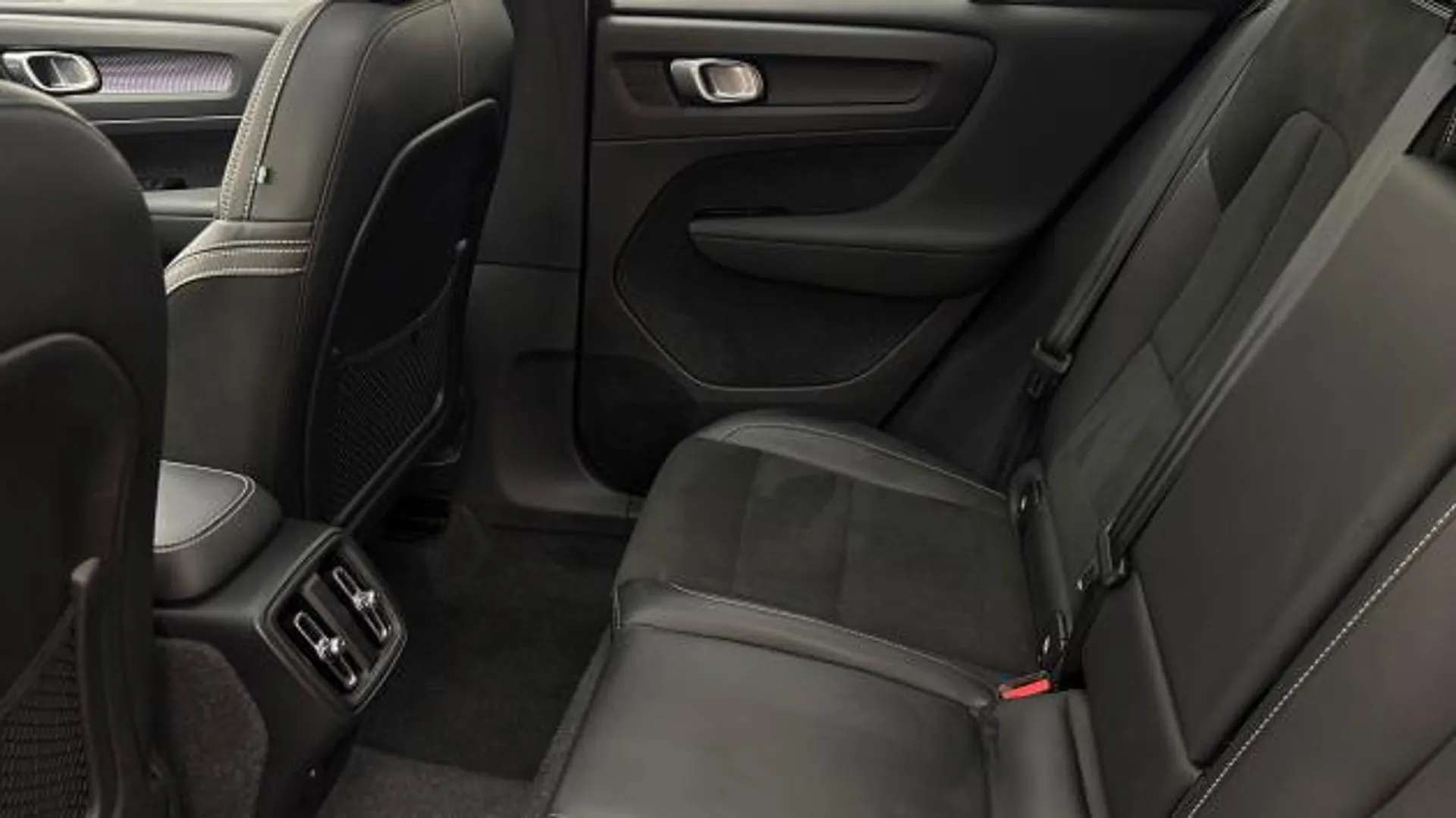 2021 VOLVO XC40 2021 VOLVO XC40
