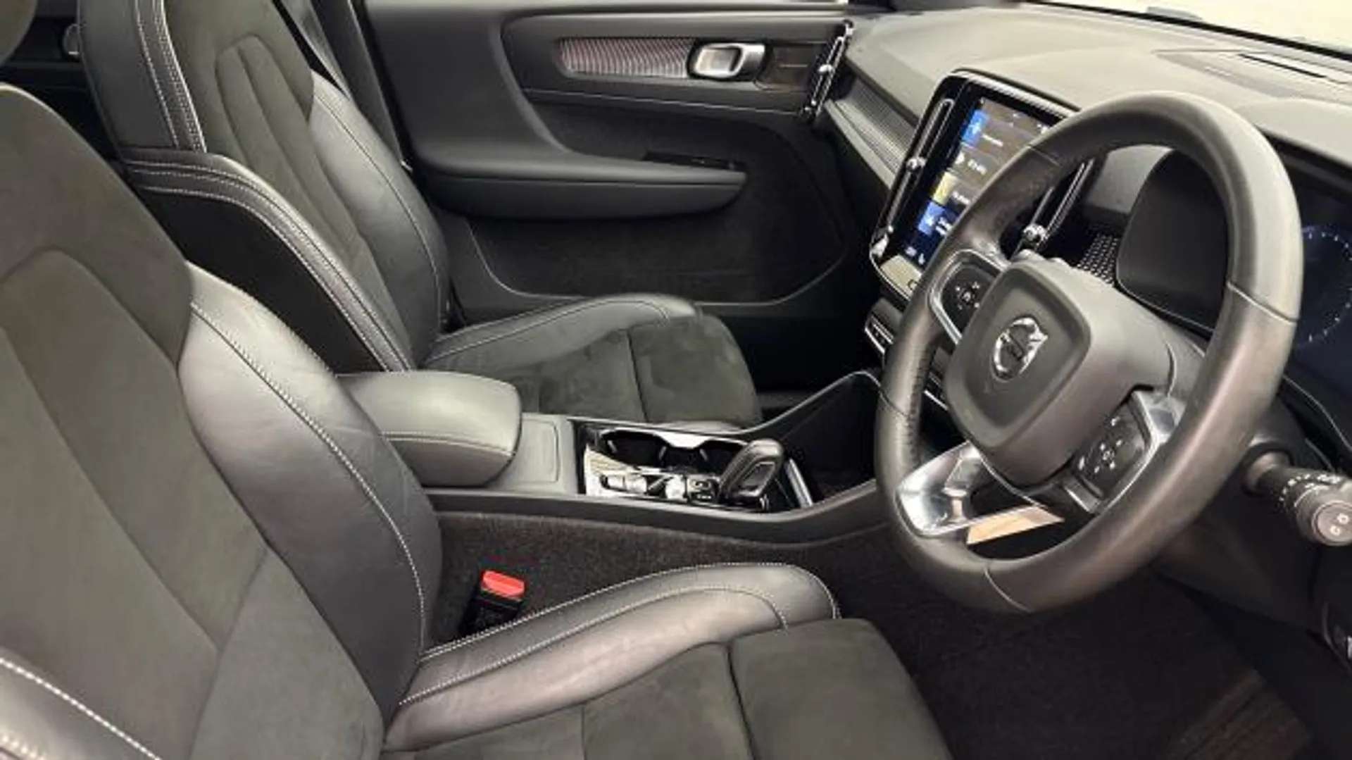 2021 VOLVO XC40 2021 VOLVO XC40