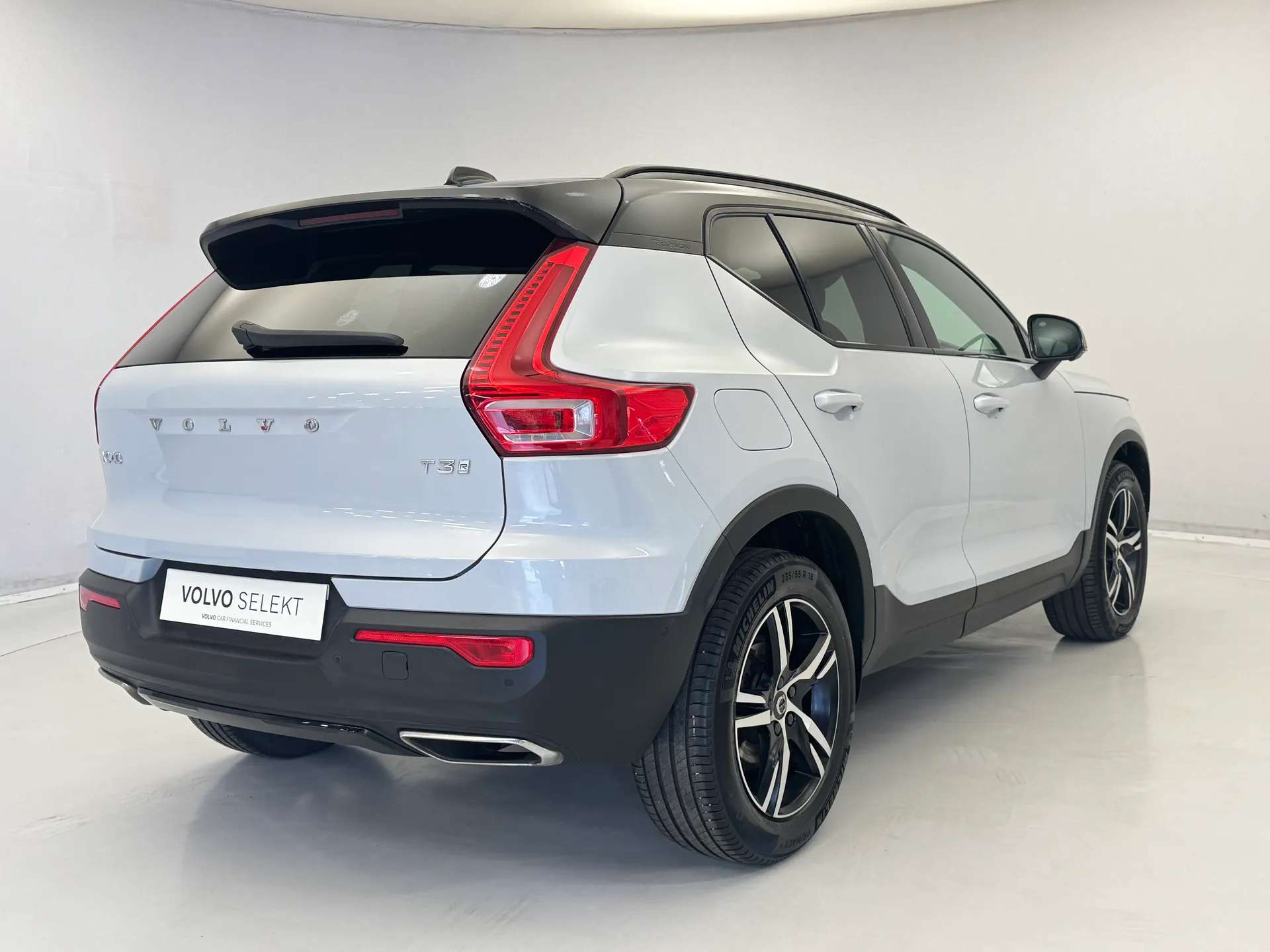 2019 VOLVO XC40 2019 VOLVO XC40