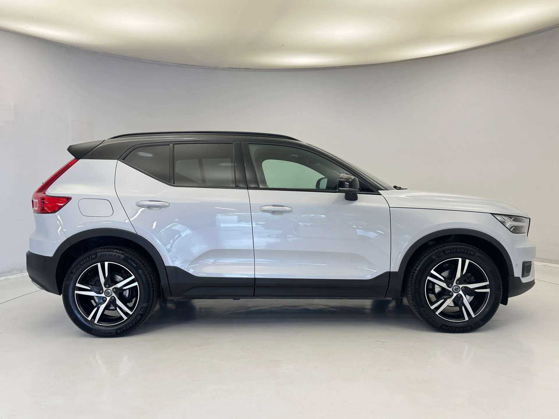 2019 VOLVO XC40 2019 VOLVO XC40