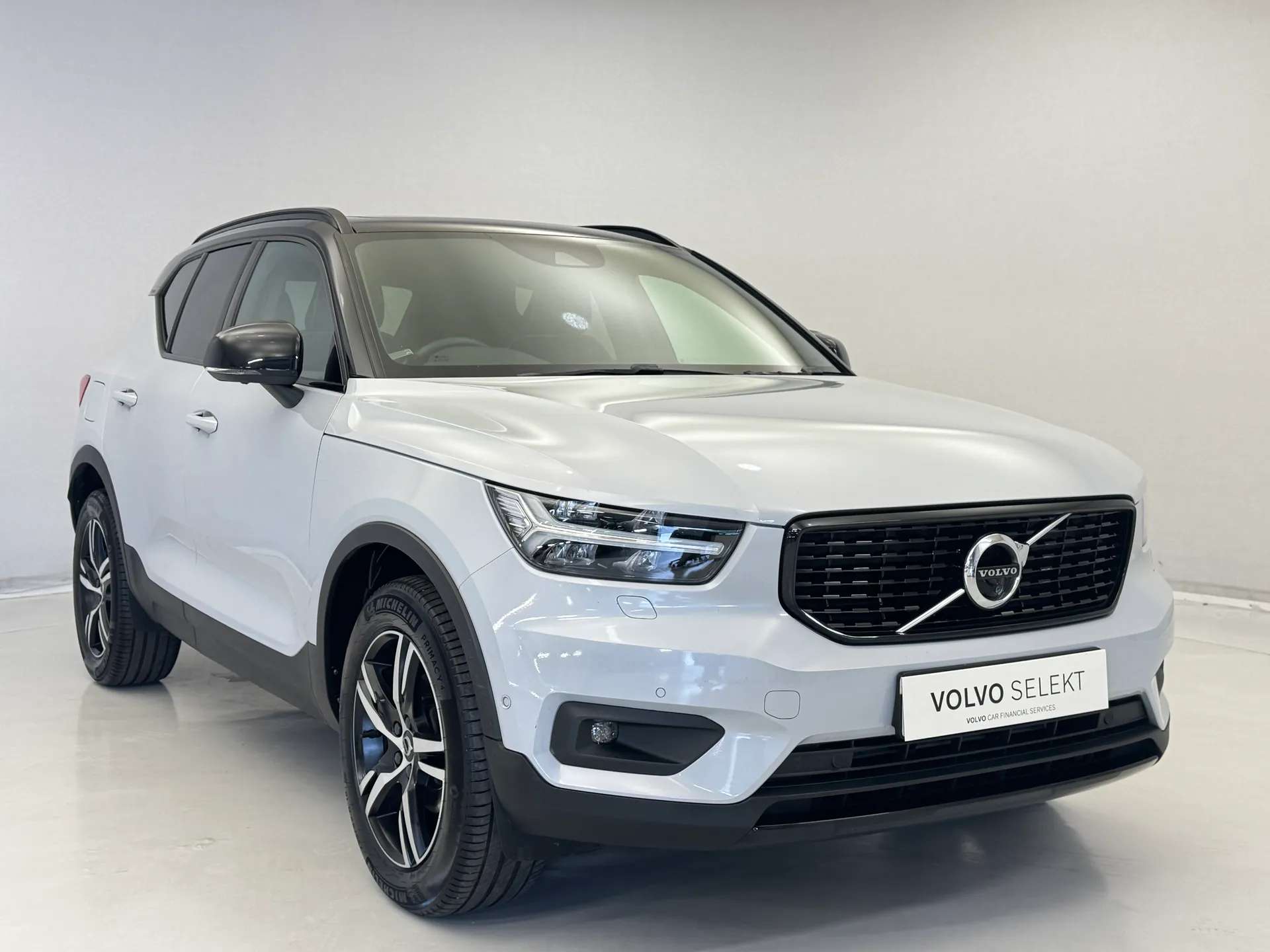2019 VOLVO XC40 2019 VOLVO XC40