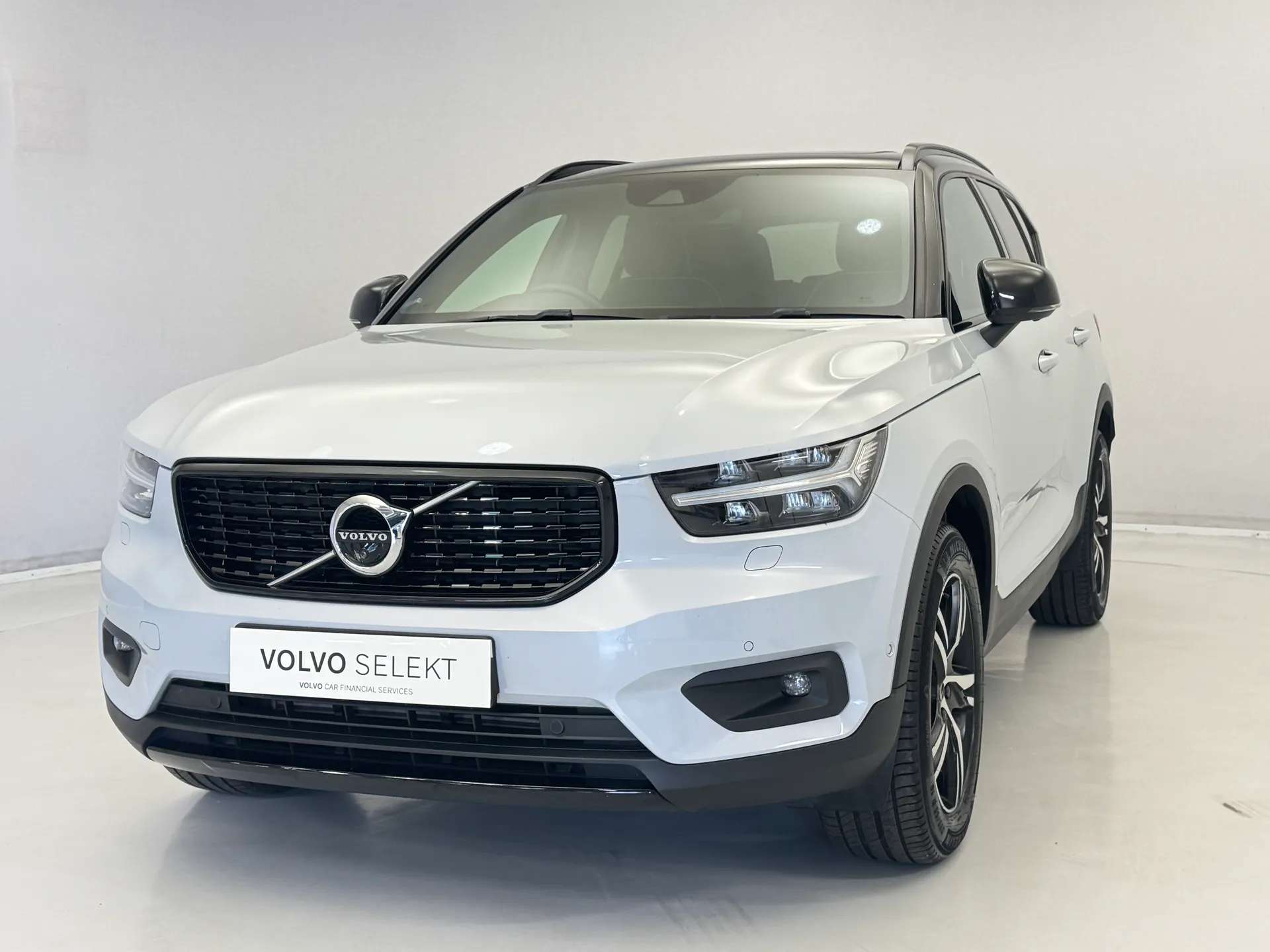 2019 VOLVO XC40 2019 VOLVO XC40