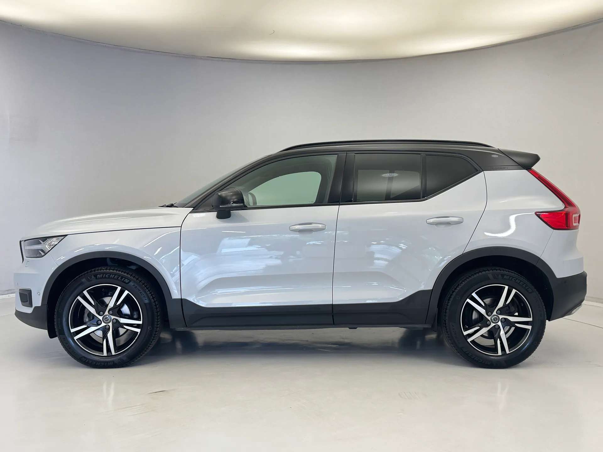 2019 VOLVO XC40 2019 VOLVO XC40