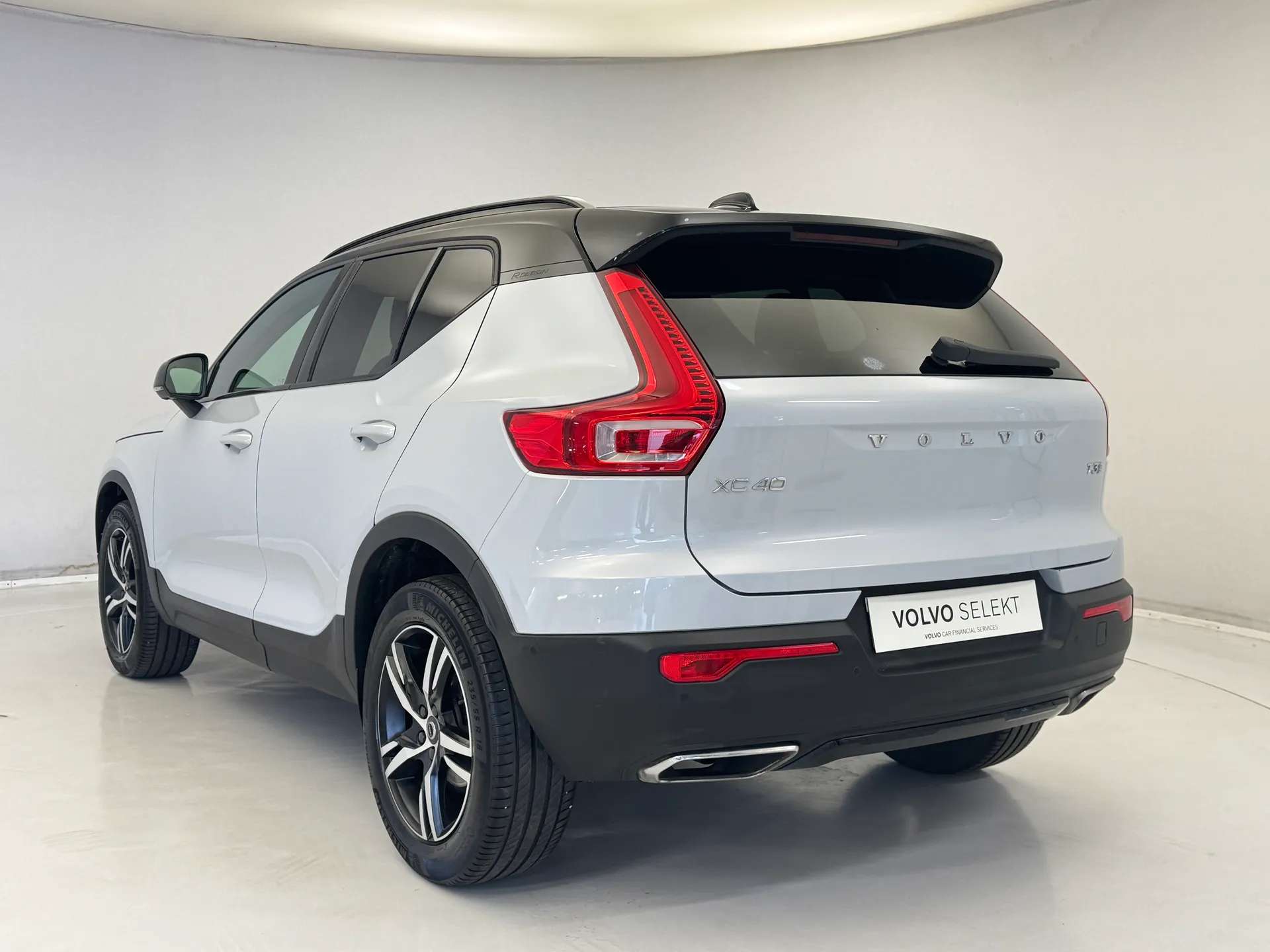 2019 VOLVO XC40 2019 VOLVO XC40