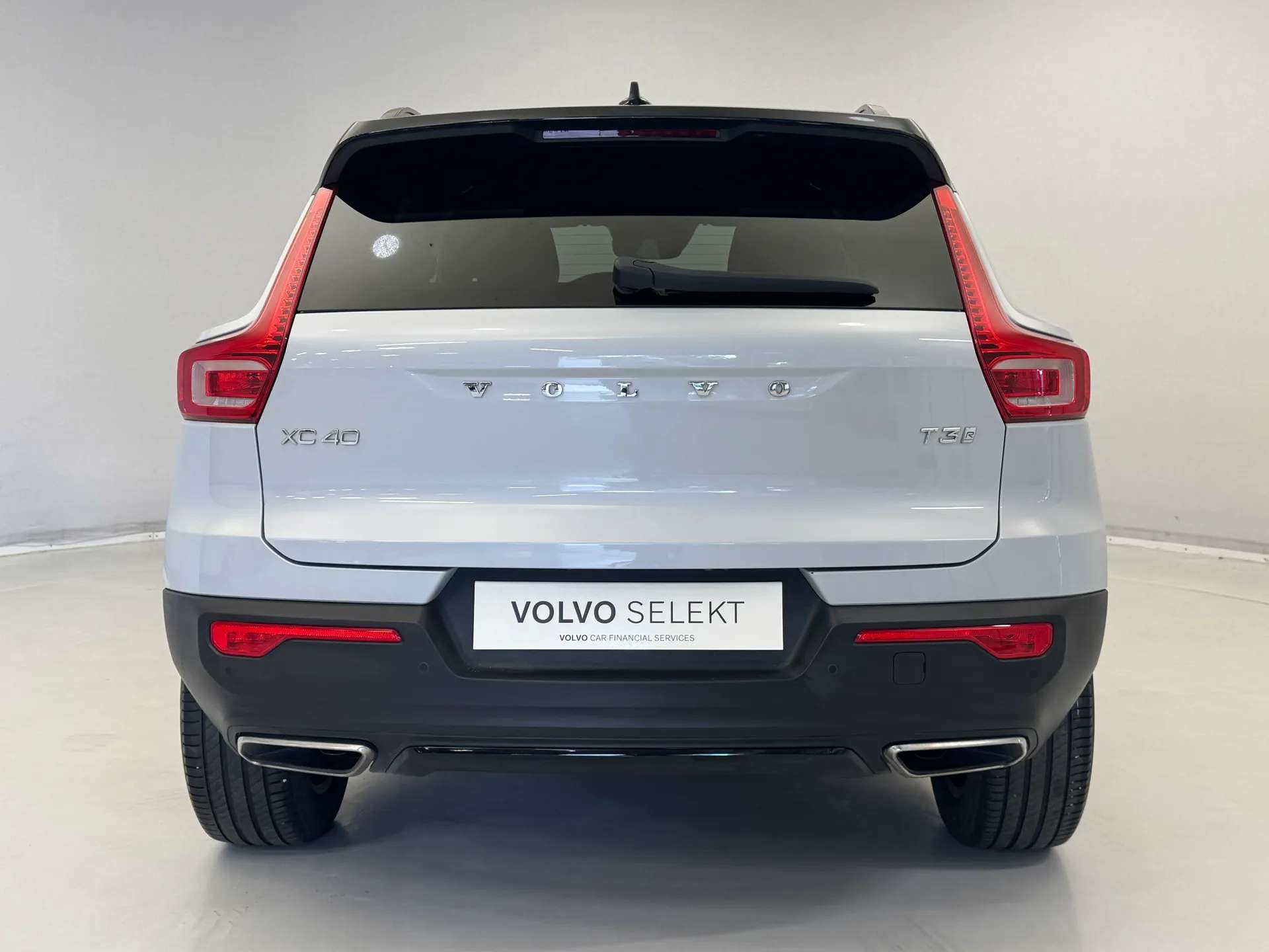 2019 VOLVO XC40 2019 VOLVO XC40