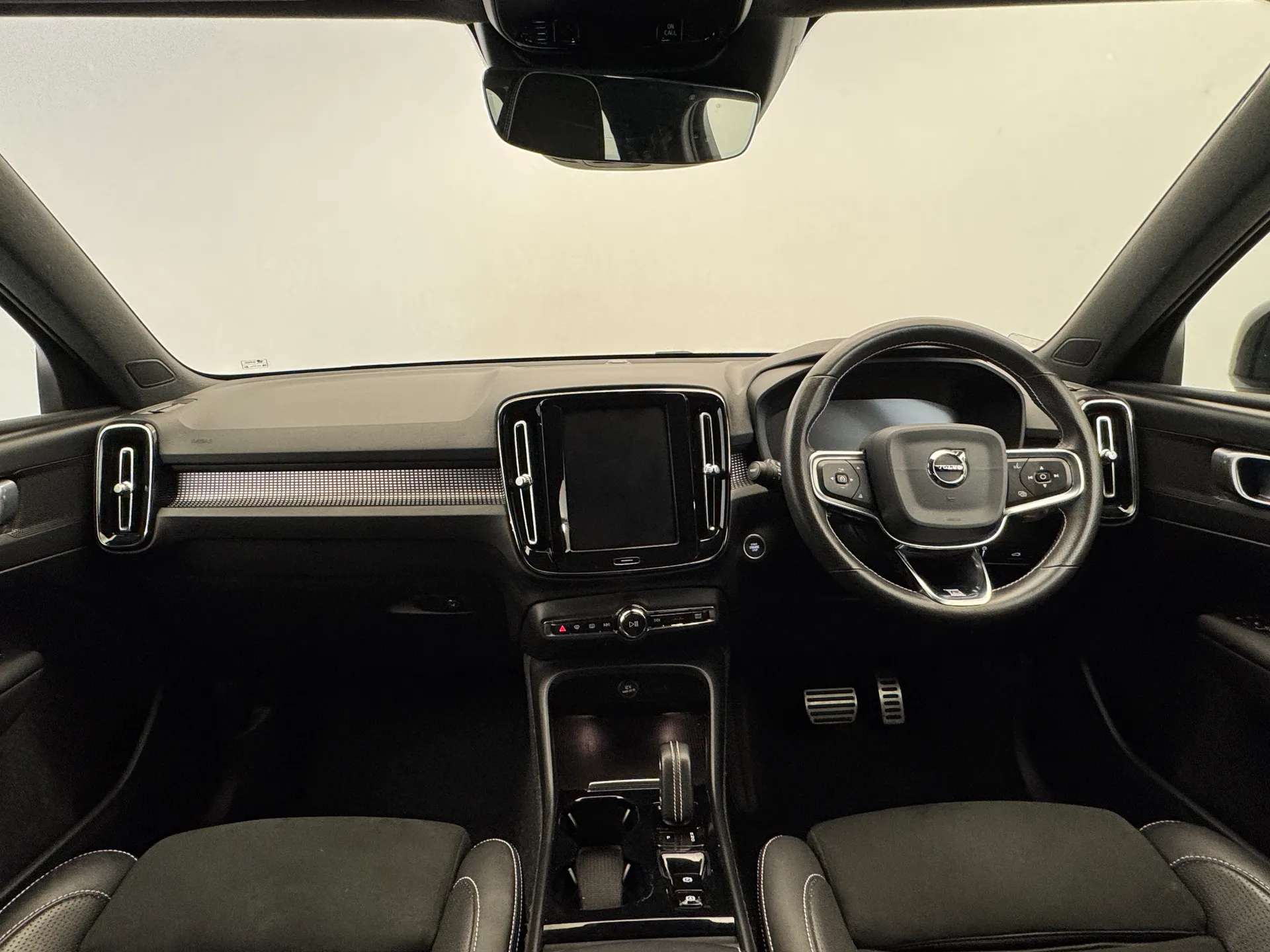 2019 VOLVO XC40 2019 VOLVO XC40