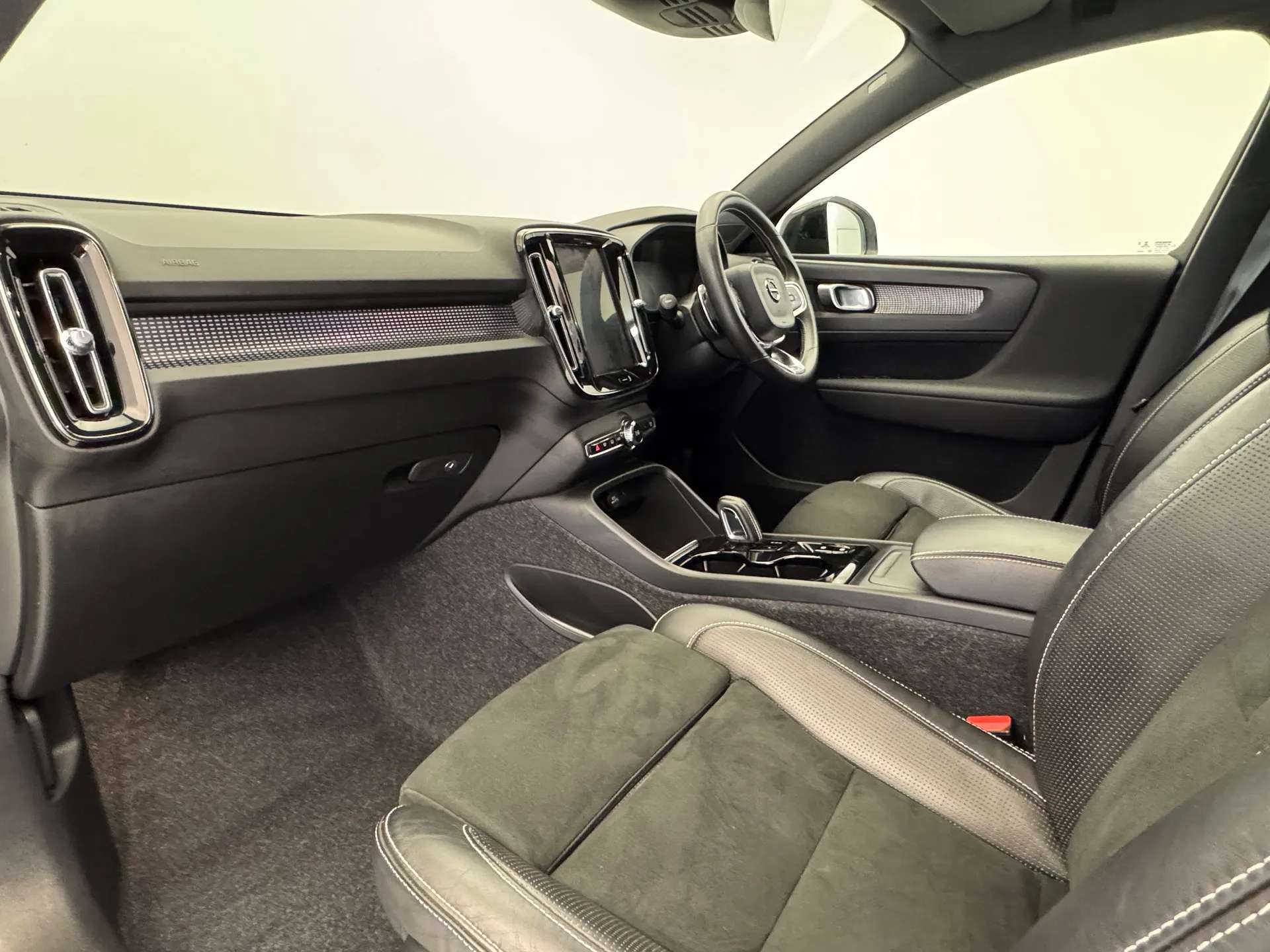 2019 VOLVO XC40 2019 VOLVO XC40