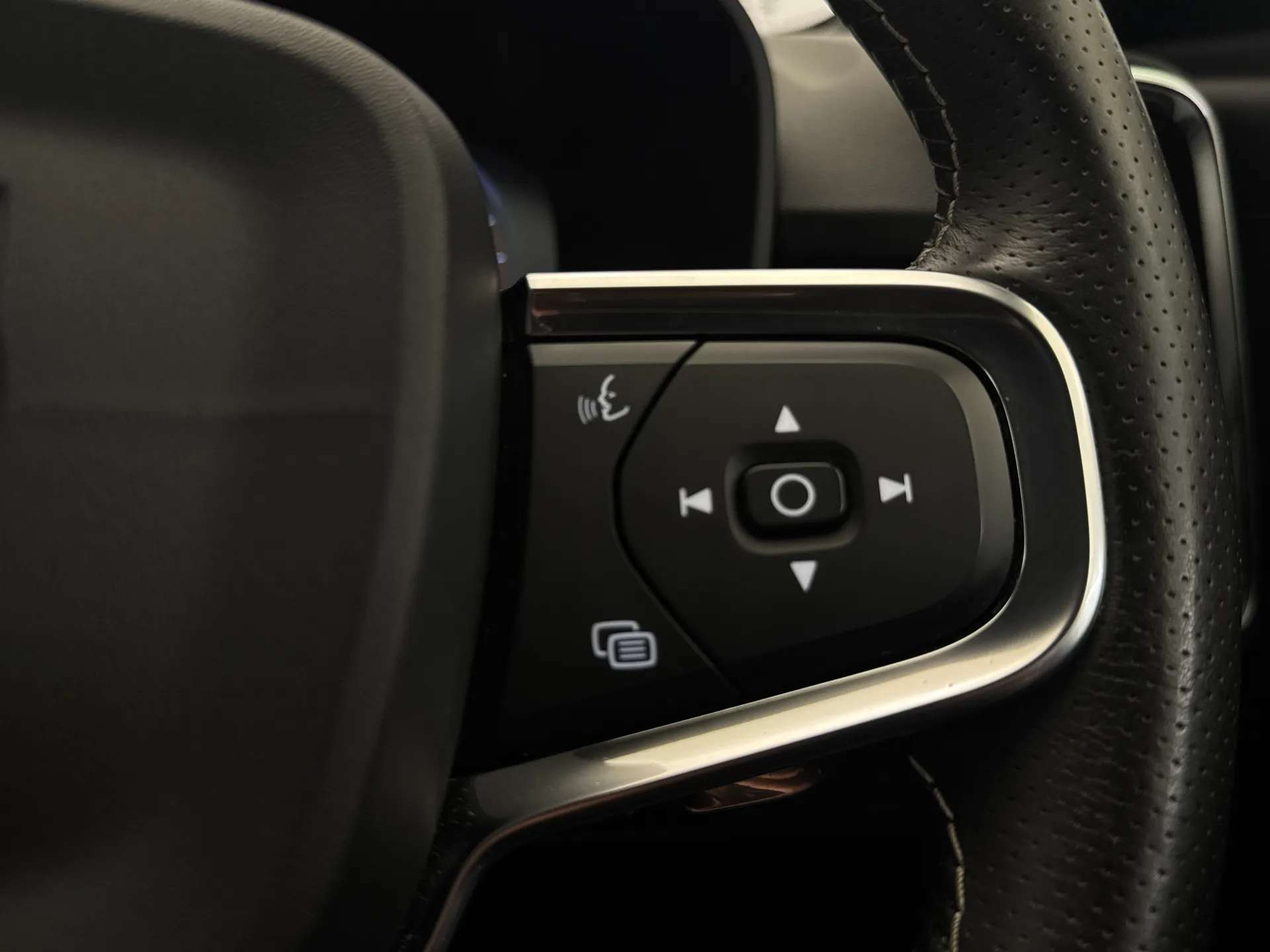2019 VOLVO XC40 2019 VOLVO XC40