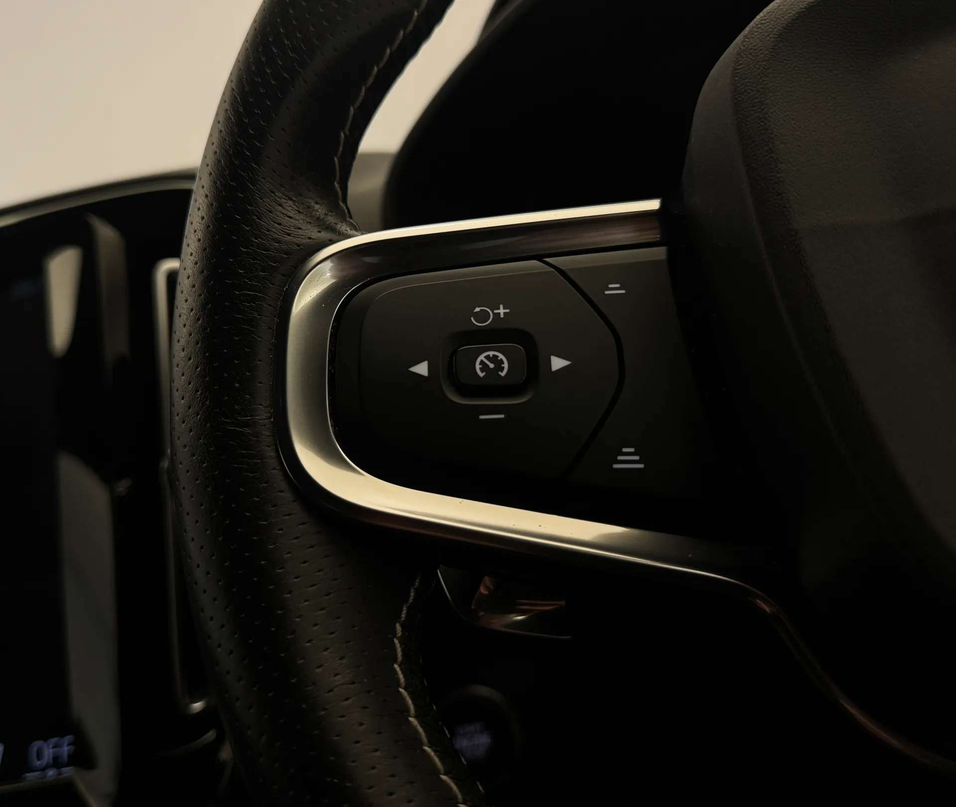 2019 VOLVO XC40 2019 VOLVO XC40