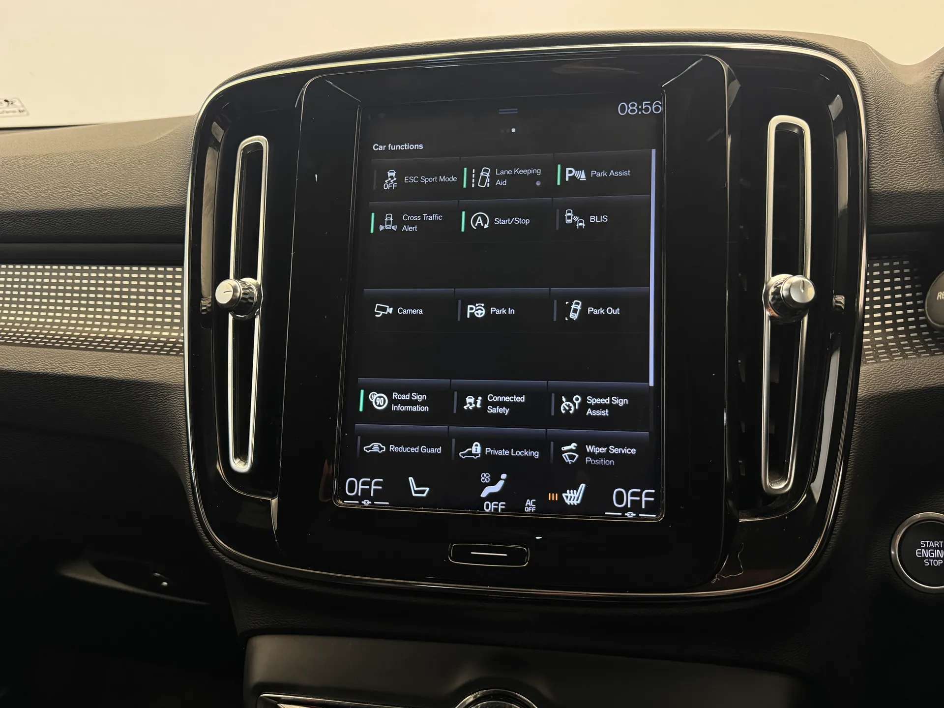 2019 VOLVO XC40 2019 VOLVO XC40