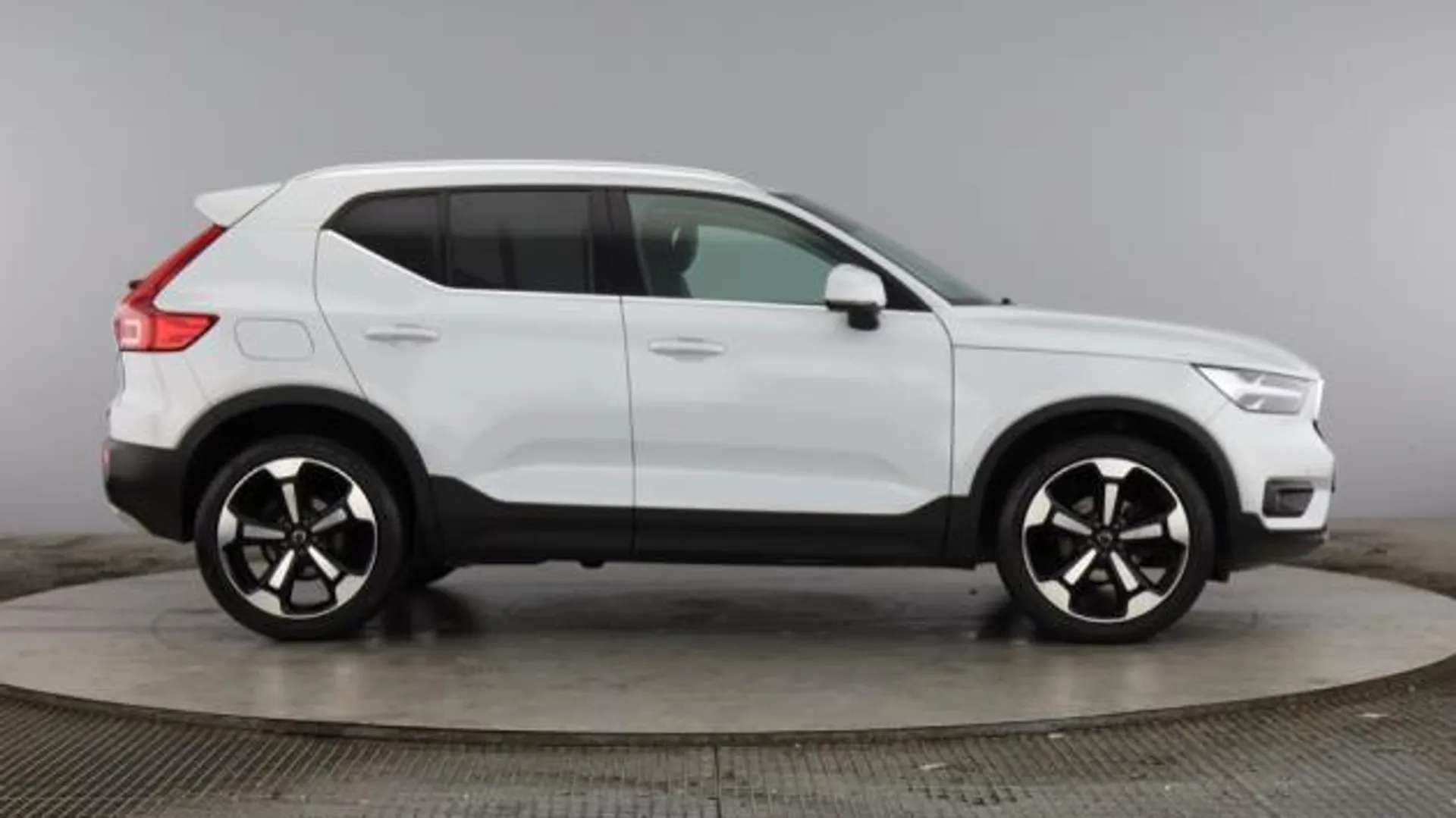 2021 VOLVO XC40 2021 VOLVO XC40