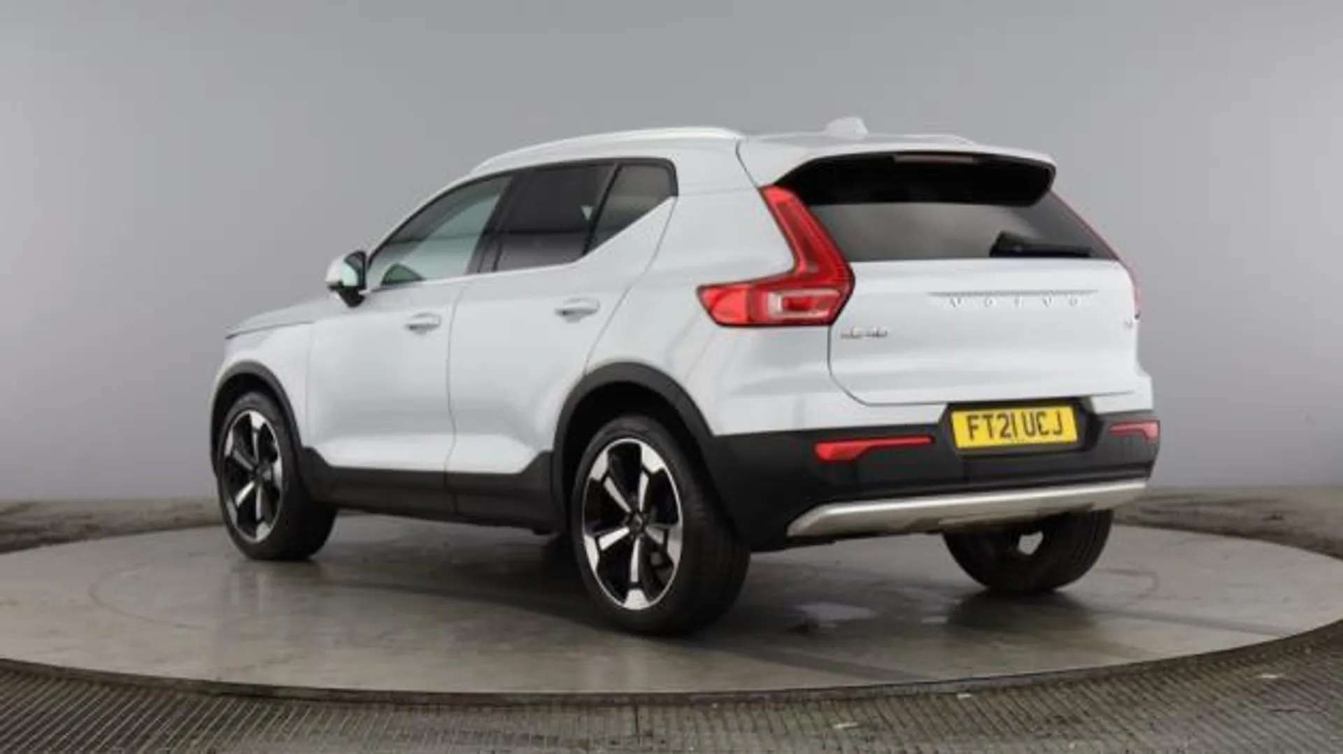 2021 VOLVO XC40 2021 VOLVO XC40