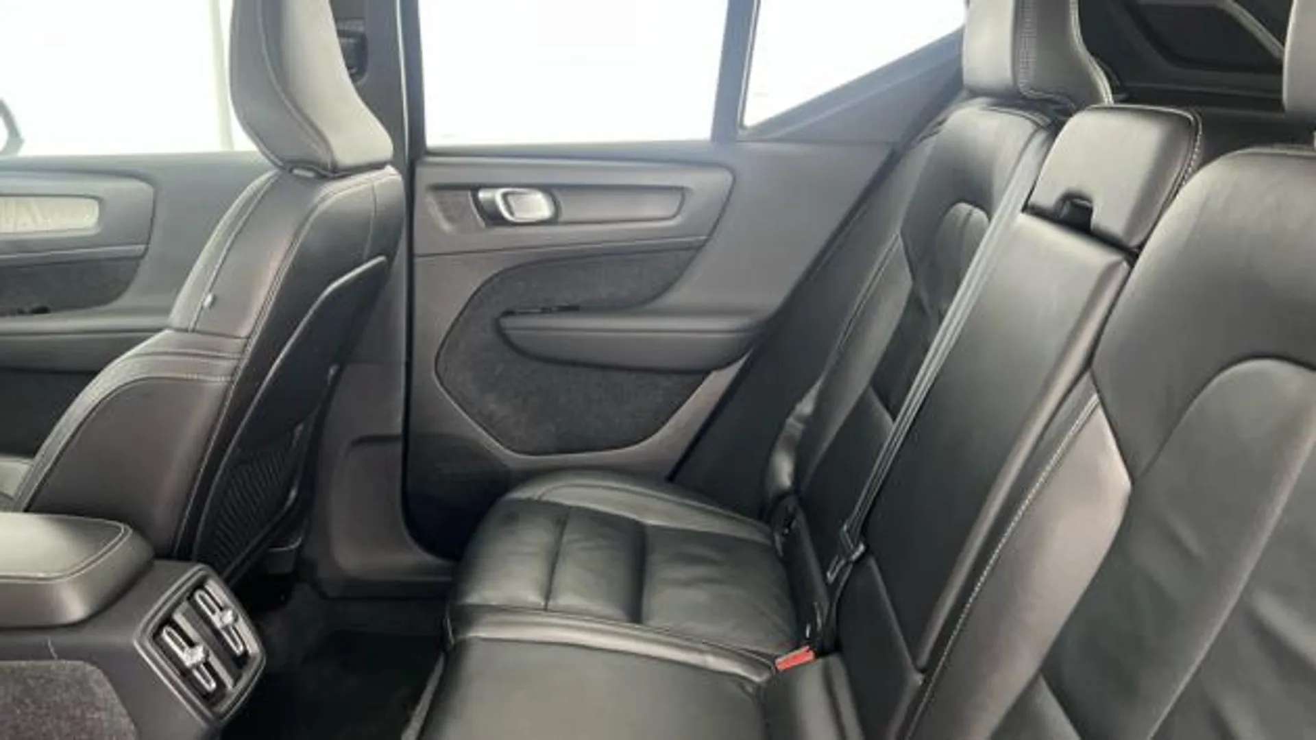 2021 VOLVO XC40 2021 VOLVO XC40