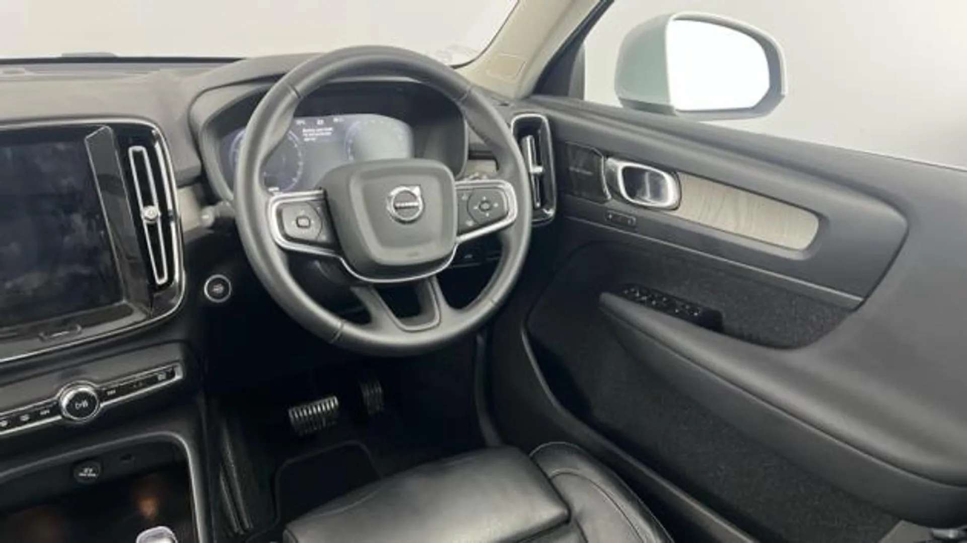 2021 VOLVO XC40 2021 VOLVO XC40