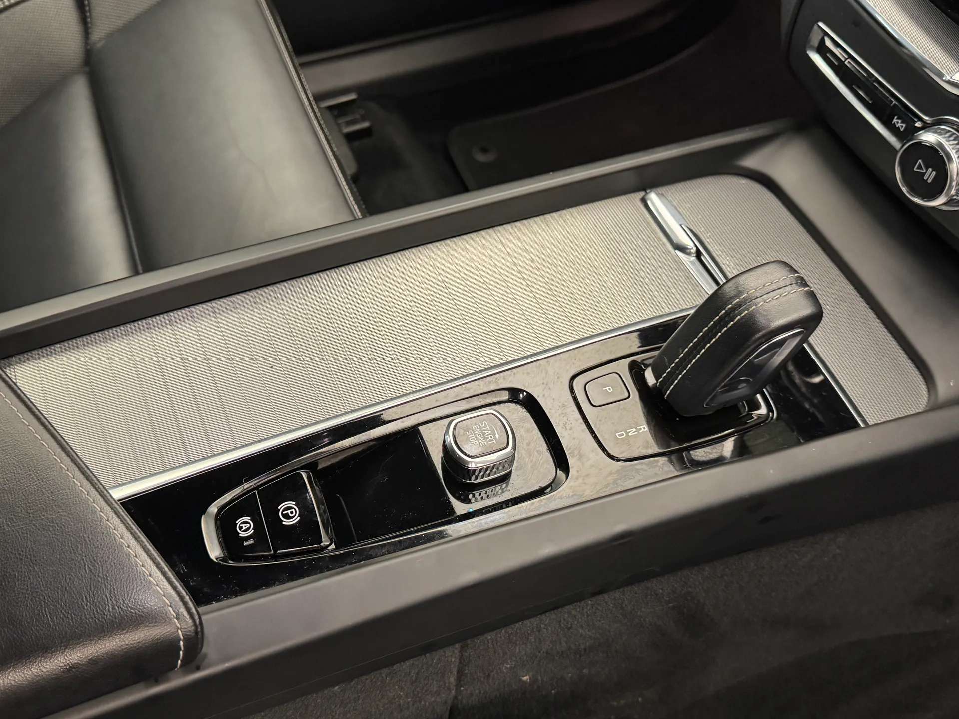 2022 VOLVO XC60 2022 VOLVO XC60