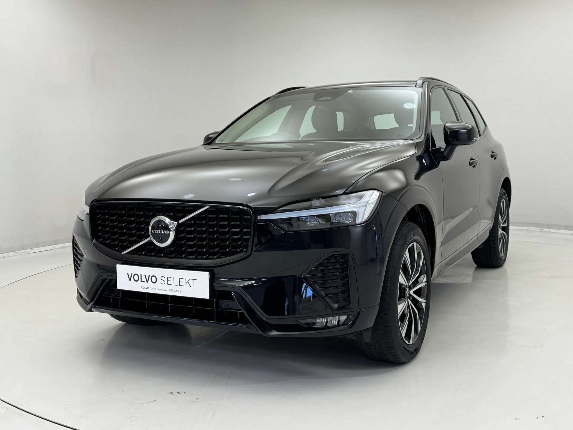 A 2023 VOLVO XC60 2.0 B4P Plus Dark 5dr Geartronic A 2023 VOLVO XC60 2.0 B4P Plus Dark 5dr Geartronic