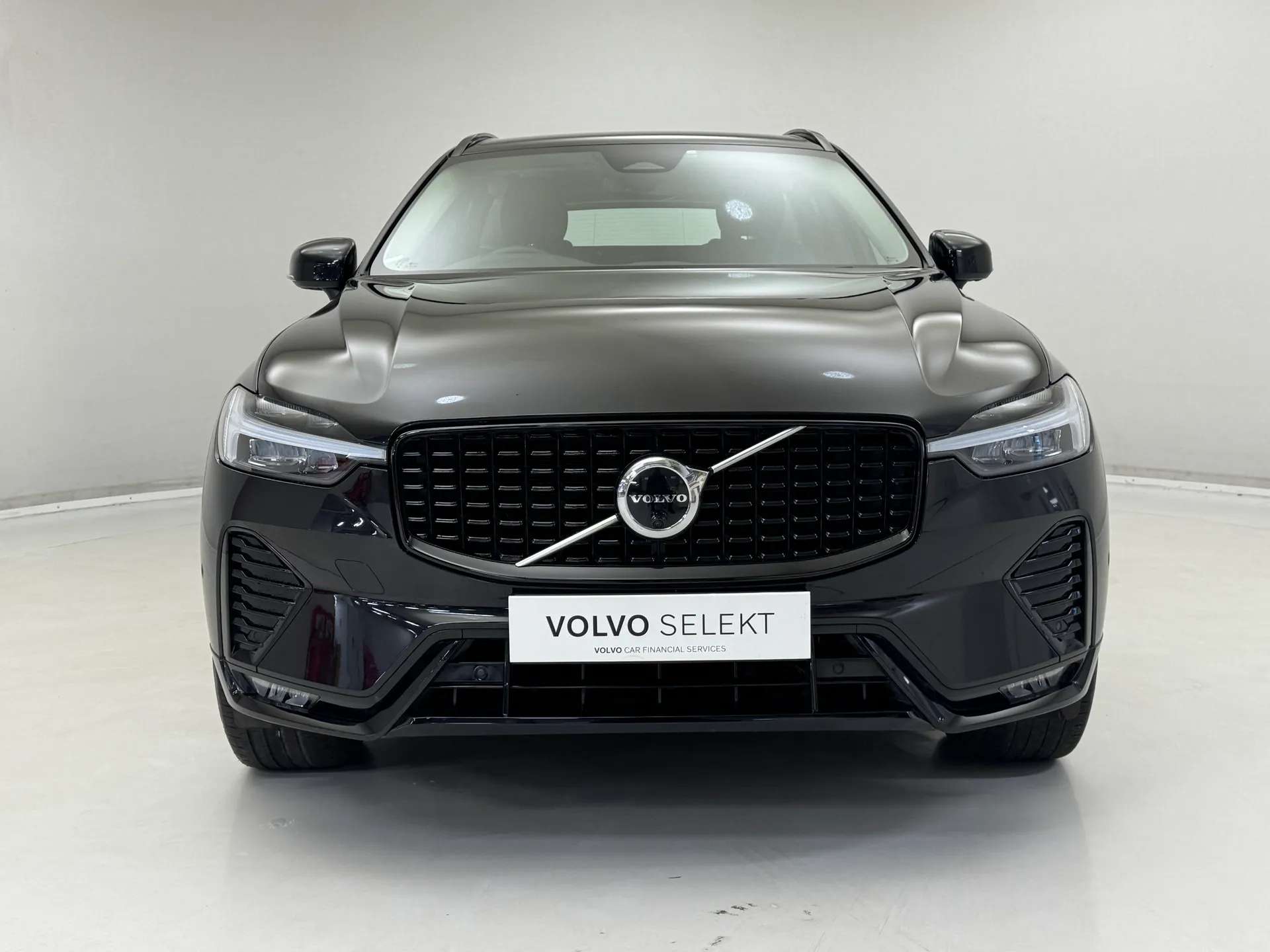 A 2023 VOLVO XC60 2.0 B4P Plus Dark 5dr Geartronic A 2023 VOLVO XC60 2.0 B4P Plus Dark 5dr Geartronic