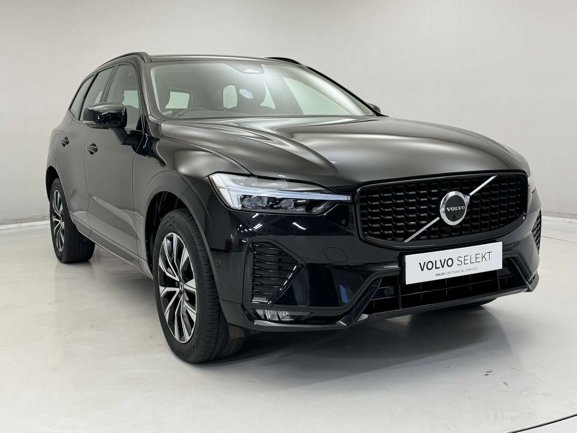 A 2023 VOLVO XC60 2.0 B4P Plus Dark 5dr Geartronic A 2023 VOLVO XC60 2.0 B4P Plus Dark 5dr Geartronic