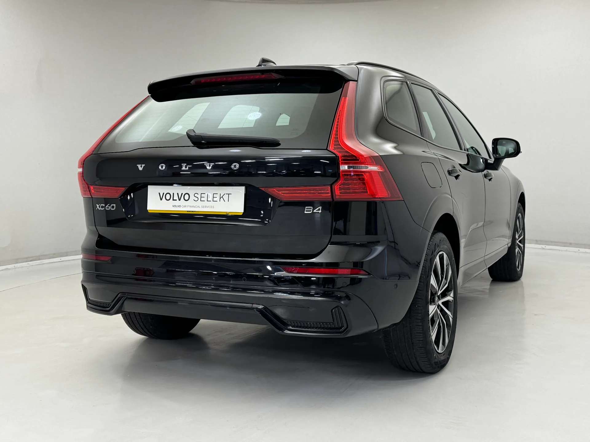 2023 VOLVO XC60 2023 VOLVO XC60