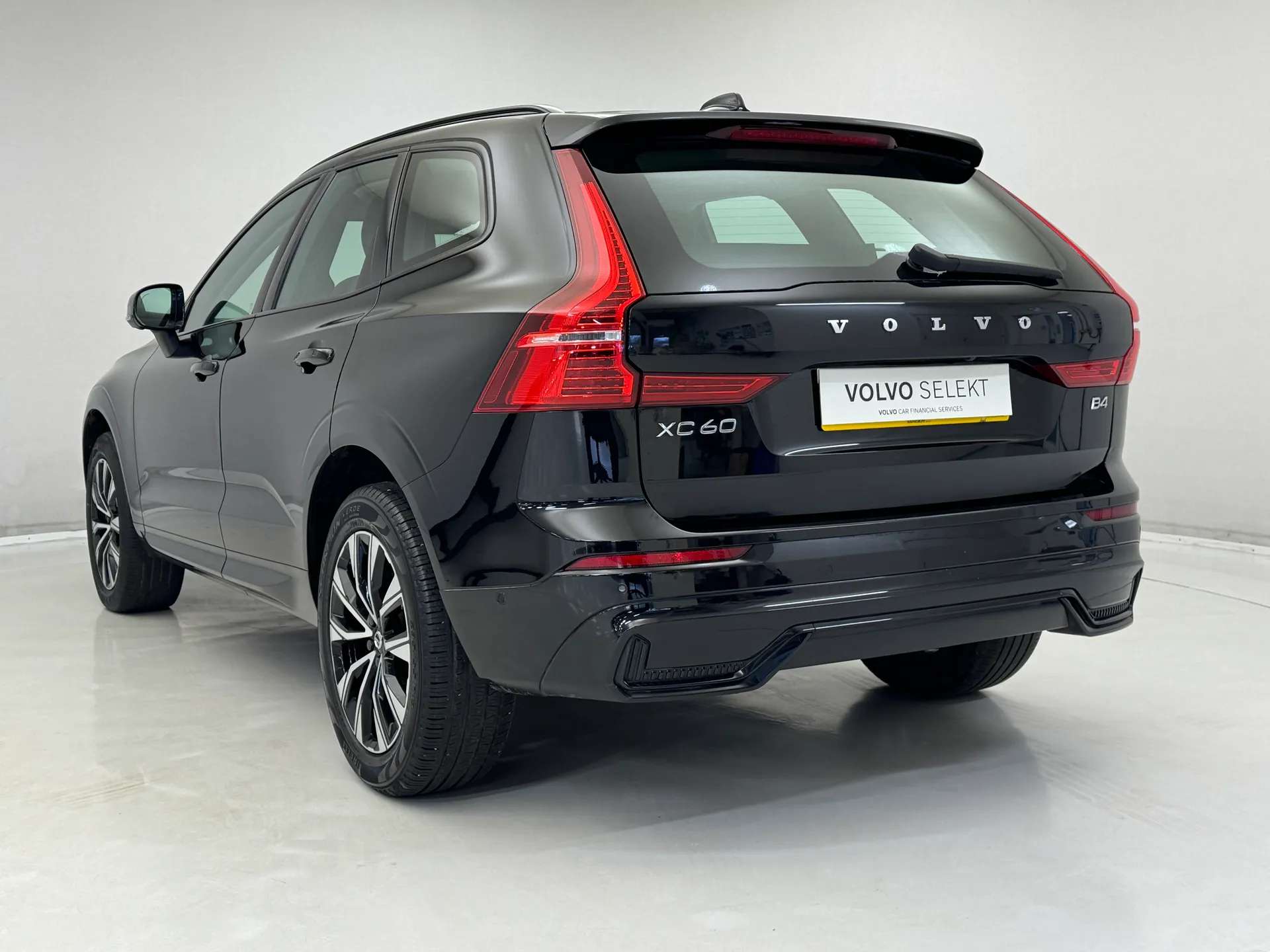 2023 VOLVO XC60 2023 VOLVO XC60