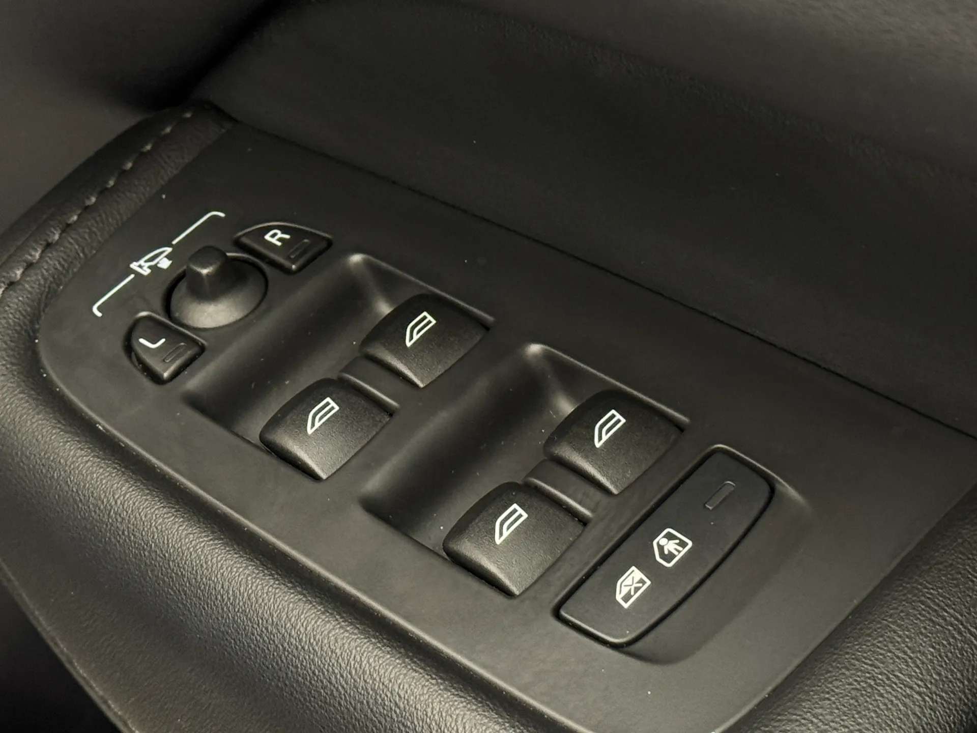 2023 VOLVO XC60 2023 VOLVO XC60