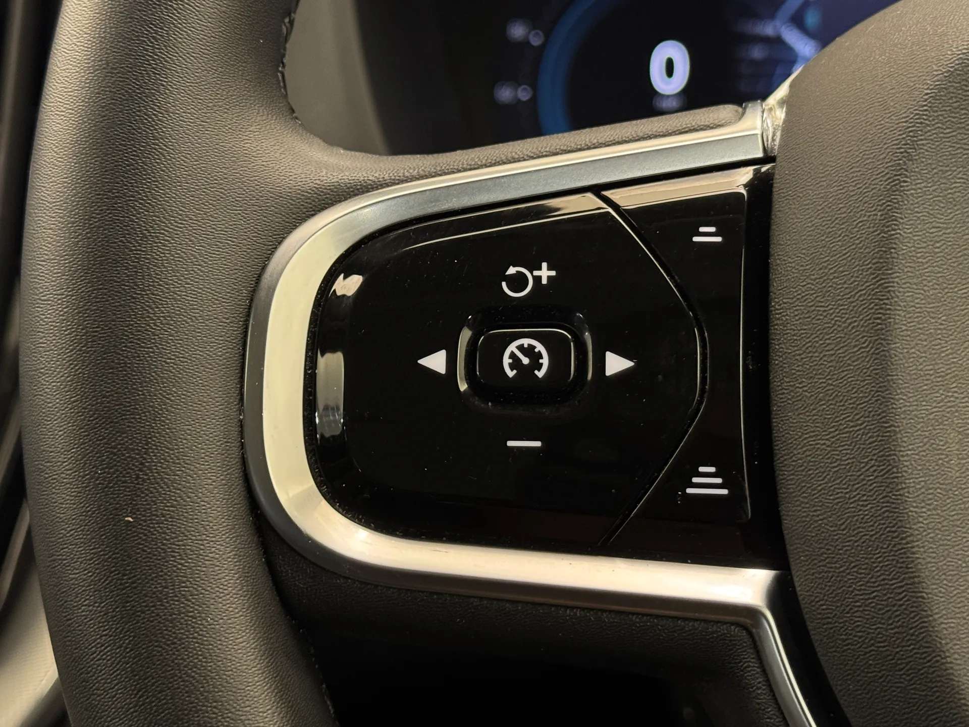 2023 VOLVO XC60 2023 VOLVO XC60