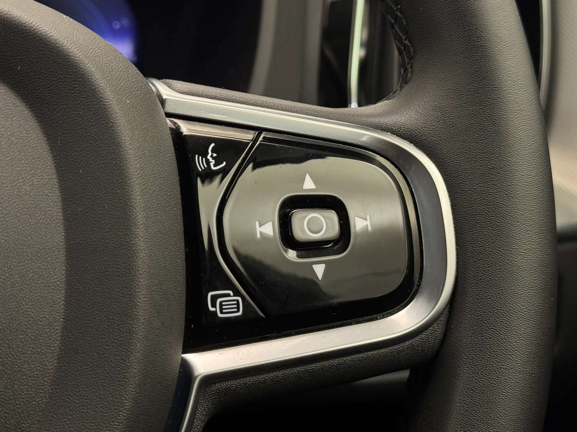 2023 VOLVO XC60 2023 VOLVO XC60