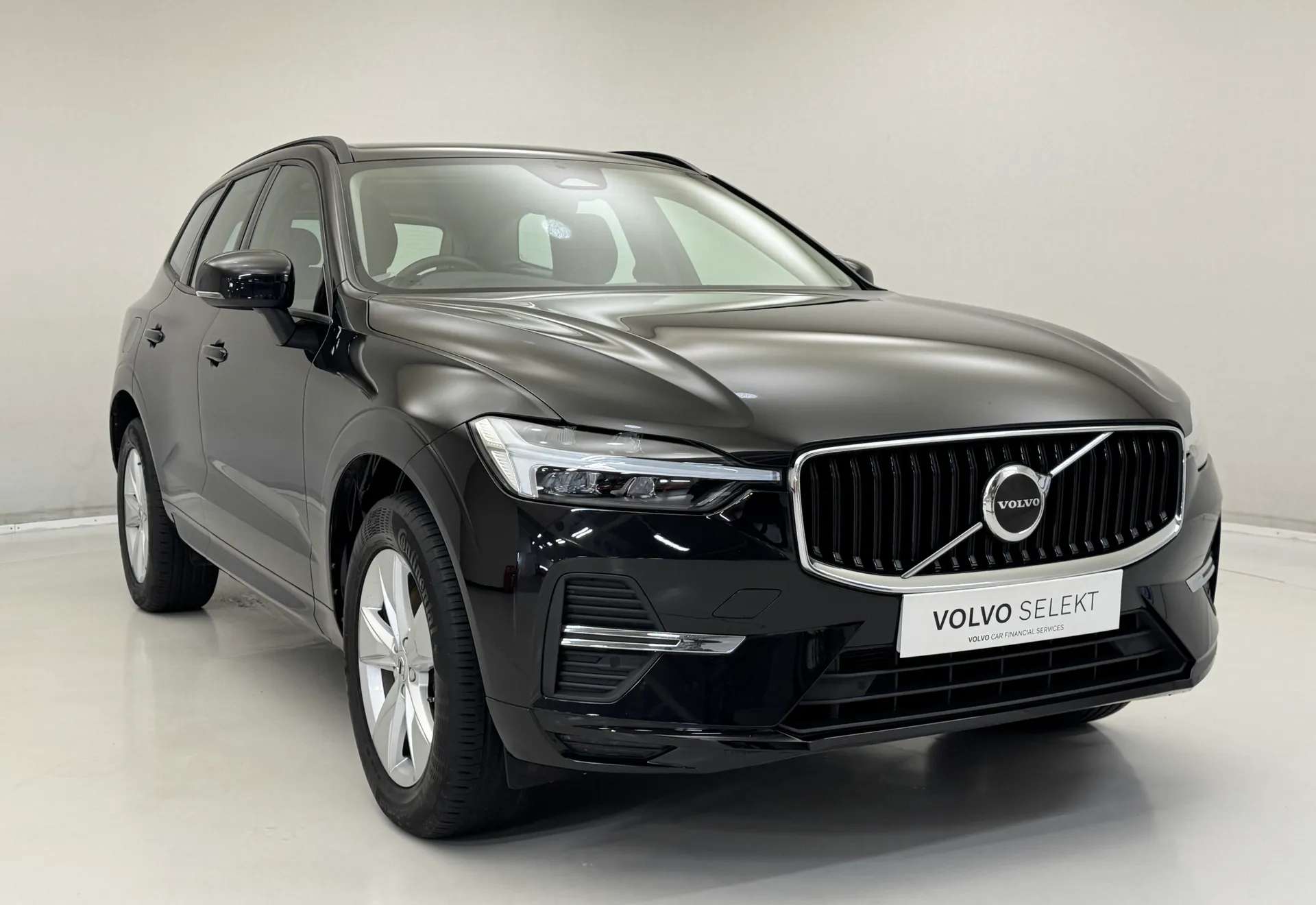 A 2021 VOLVO XC60 2.0 B5P Momentum 5dr Geartronic A 2021 VOLVO XC60 2.0 B5P Momentum 5dr Geartronic