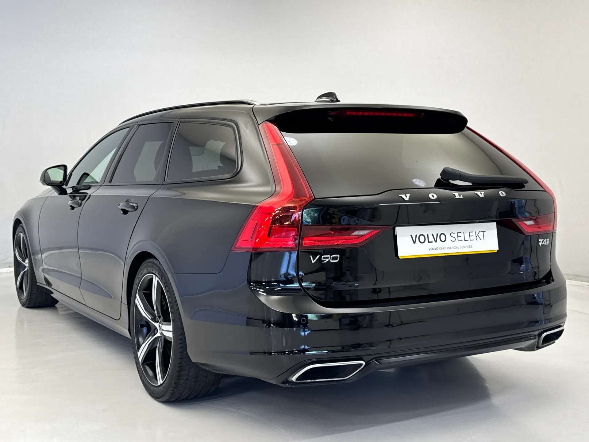 2020 VOLVO V90 2020 VOLVO V90