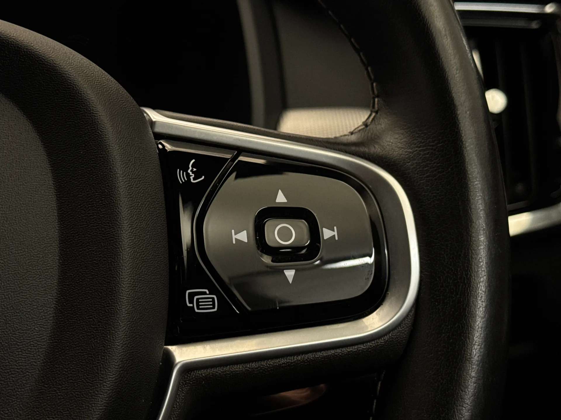 2020 VOLVO V90 2020 VOLVO V90