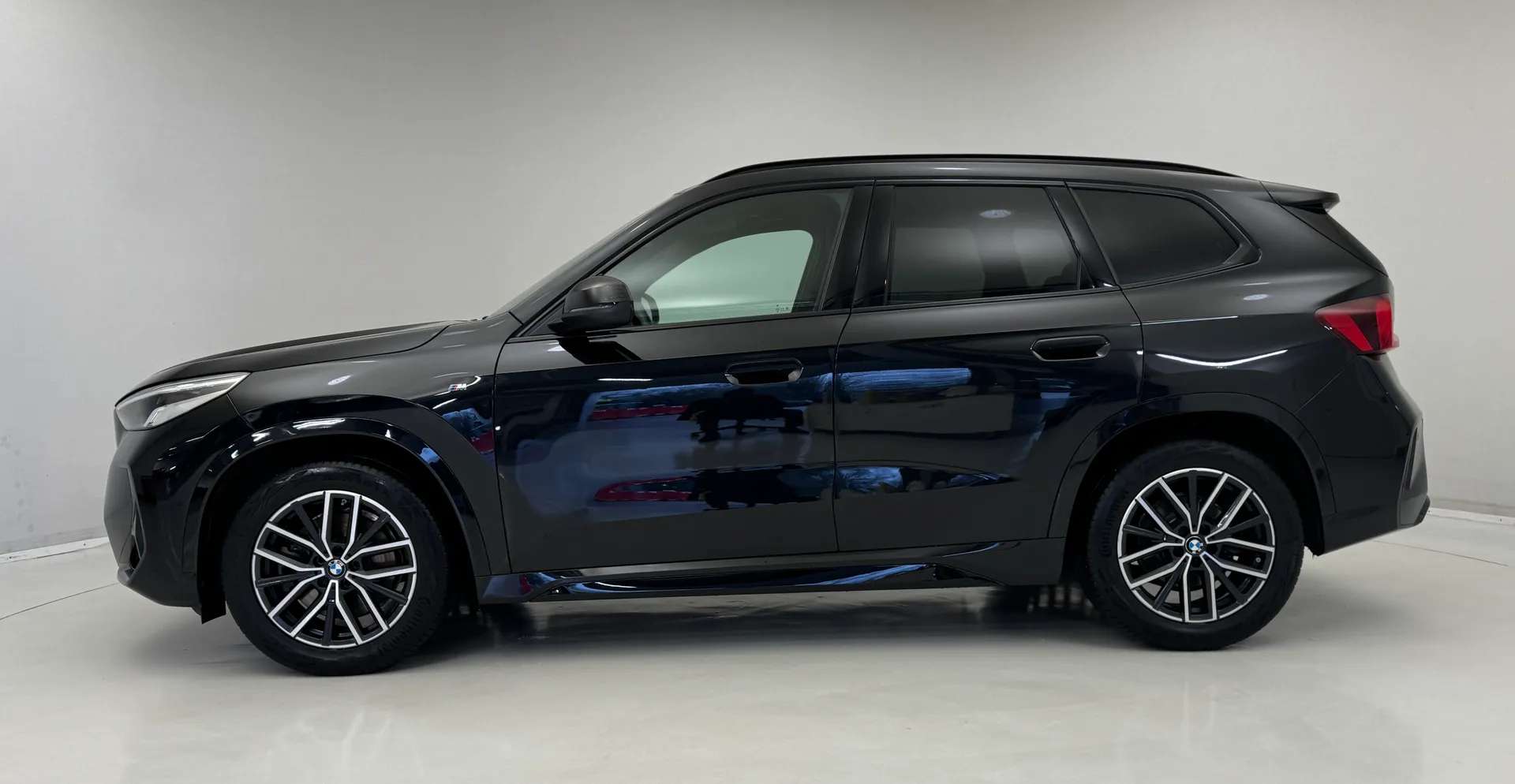 A 2024 BMW X1 xDrive 23i MHT M Sport 5dr Step Auto âï¸ GLASS ROOF âï¸ A 2024 BMW X1 xDrive 23i MHT M Sport 5dr Step Auto âï¸ GLASS ROOF âï¸