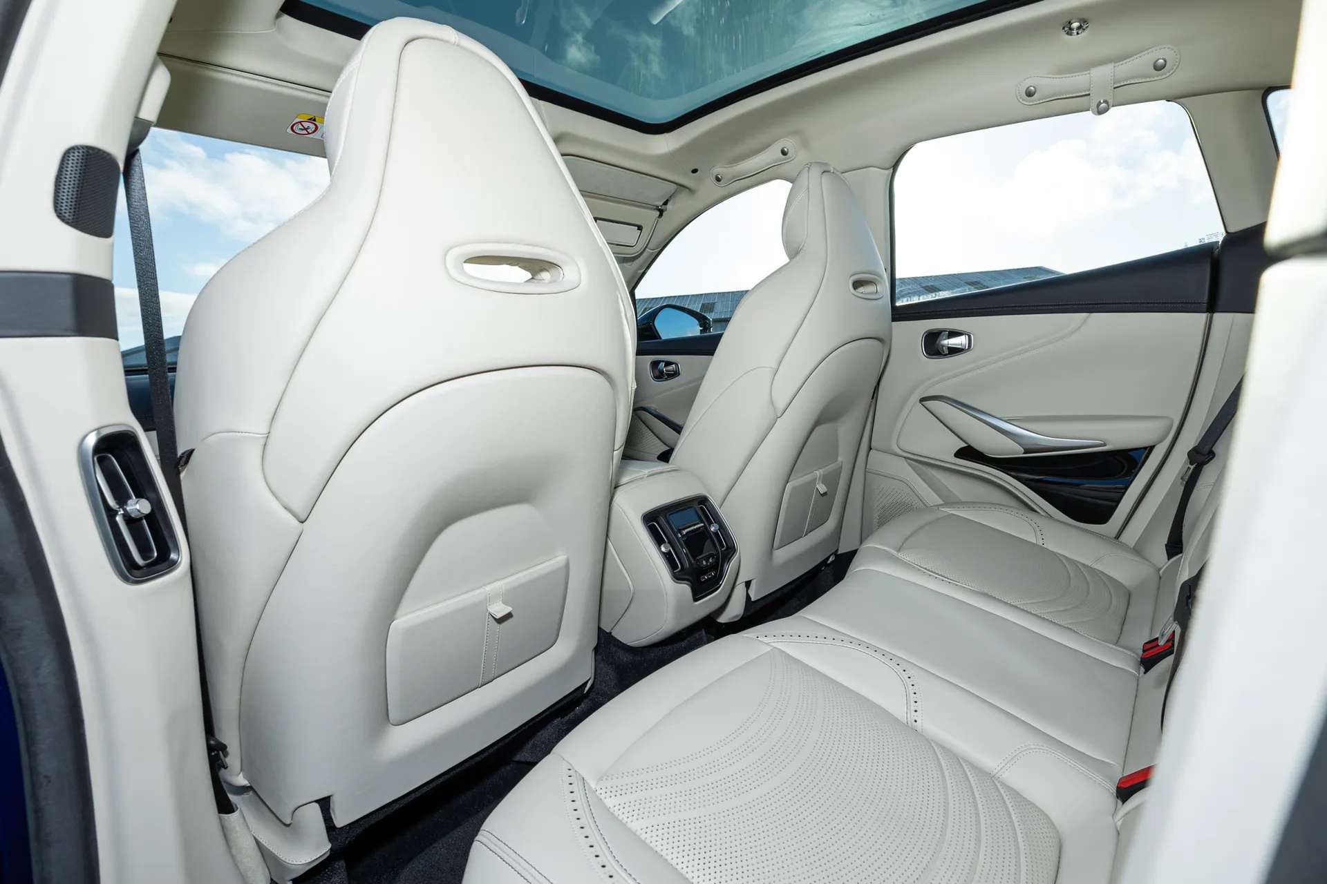 2023 ASTON MARTIN DBX 2023 ASTON MARTIN DBX