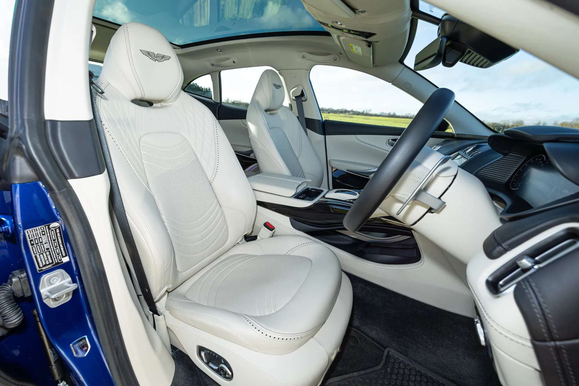 2023 ASTON MARTIN DBX 2023 ASTON MARTIN DBX