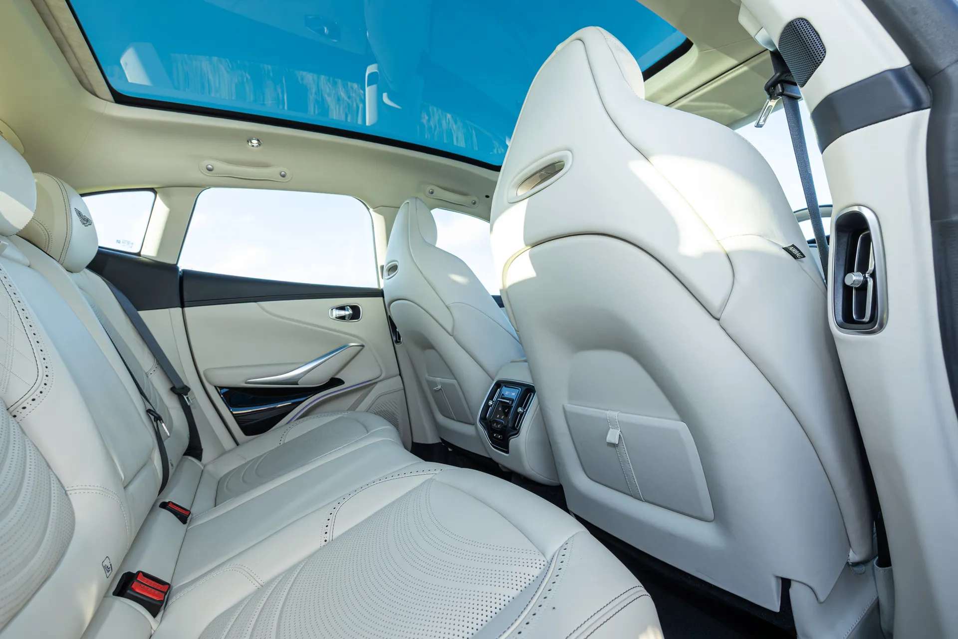 2023 ASTON MARTIN DBX 2023 ASTON MARTIN DBX