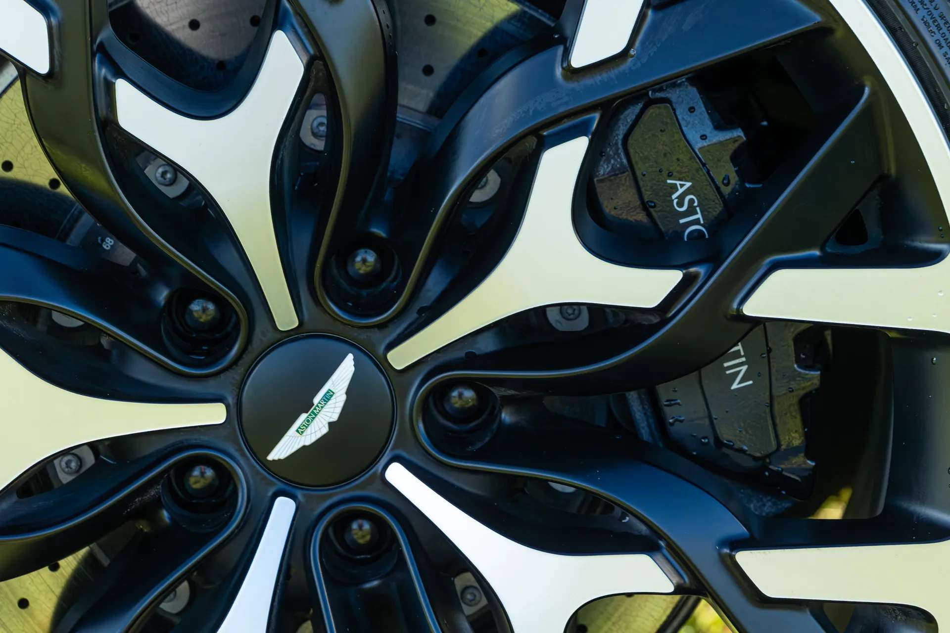 2023 ASTON MARTIN DBX 2023 ASTON MARTIN DBX