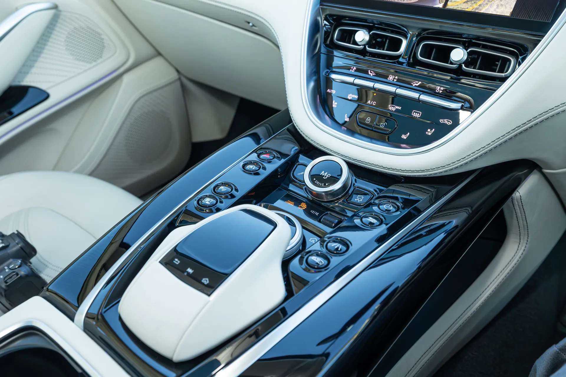 2023 ASTON MARTIN DBX 2023 ASTON MARTIN DBX