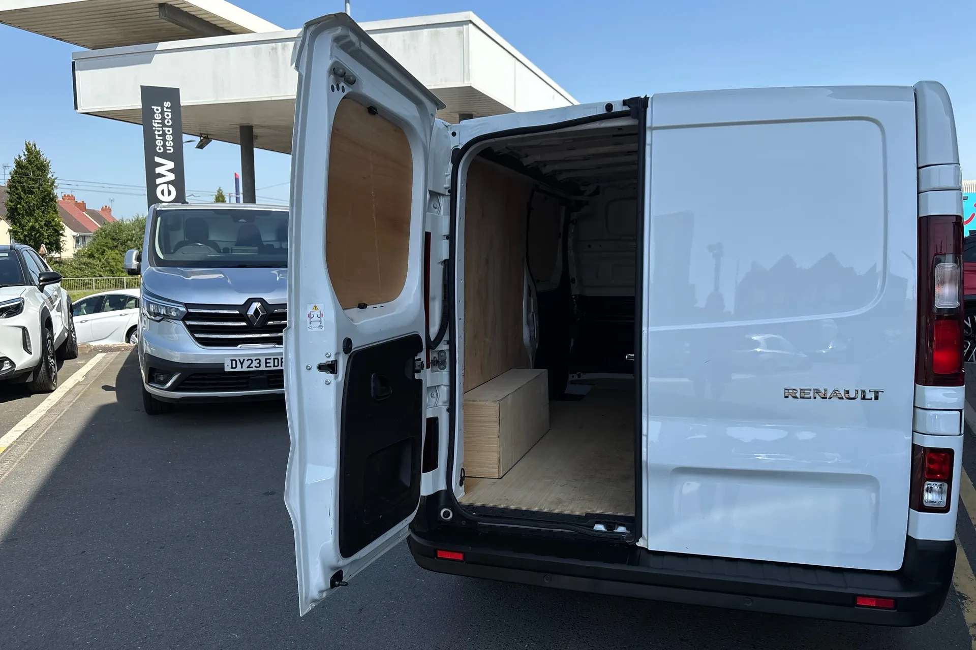 2024 RENAULT TRAFIC 2024 RENAULT TRAFIC