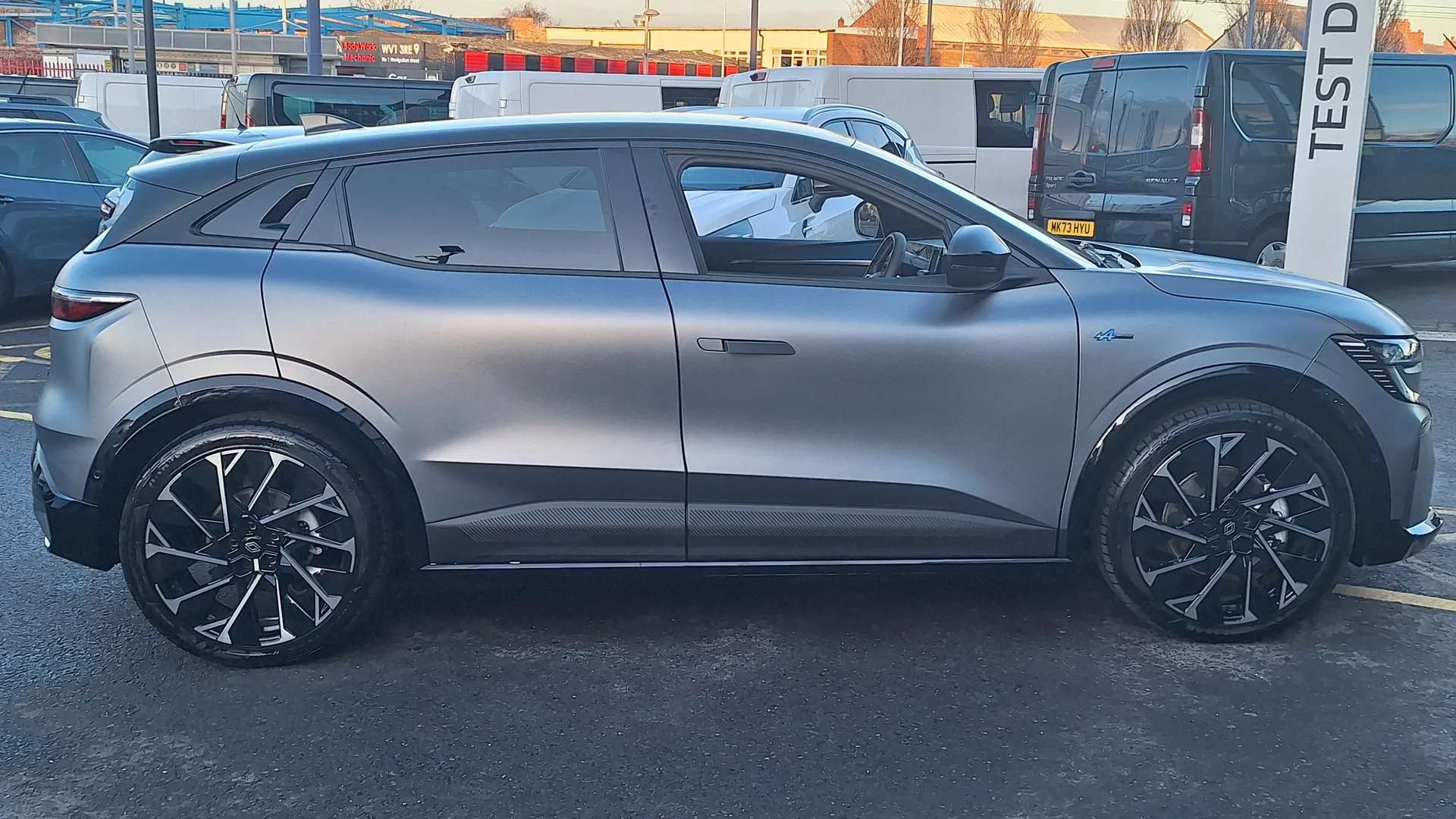 2025 RENAULT MEGANE E-TECH 2025 RENAULT MEGANE E-TECH