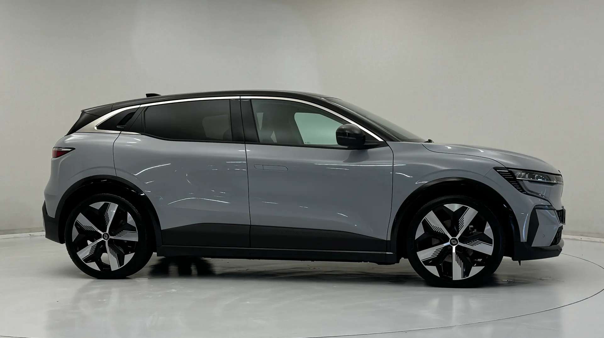 A 2024 RENAULT MEGANE E-TECH EV60 160kW Techno Comfort Range 60kWh 5dr Auto A 2024 RENAULT MEGANE E-TECH EV60 160kW Techno Comfort Range 60kWh 5dr Auto