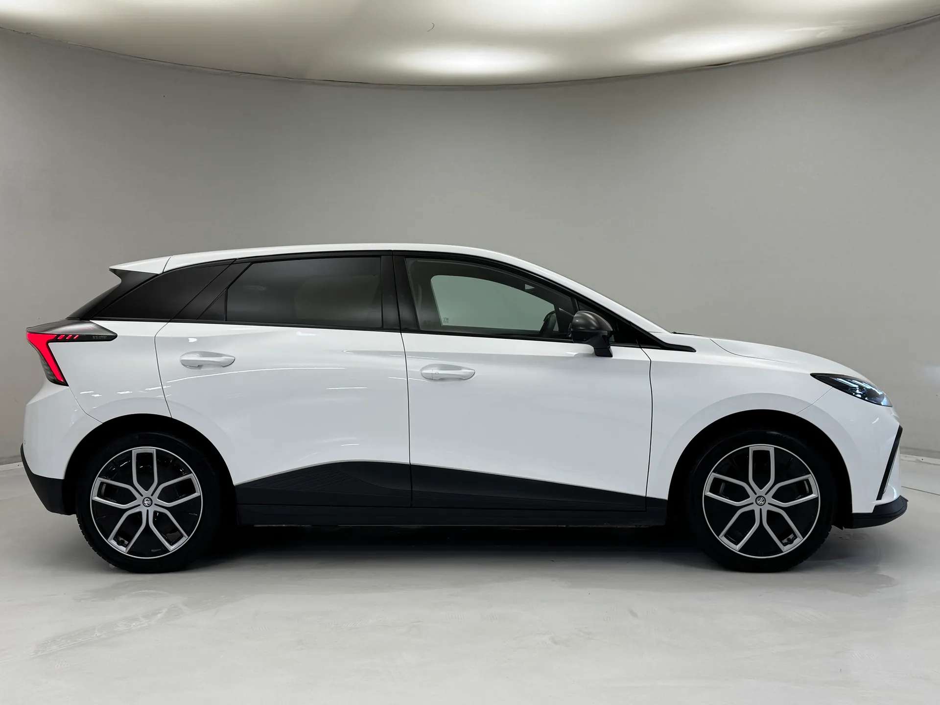 A 2024 MG MG4 150kW Trophy EV Long Range 64kWh 5dr Auto ð TROPHY SPEC ð A 2024 MG MG4 150kW Trophy EV Long Range 64kWh 5dr Auto ð TROPHY SPEC ð