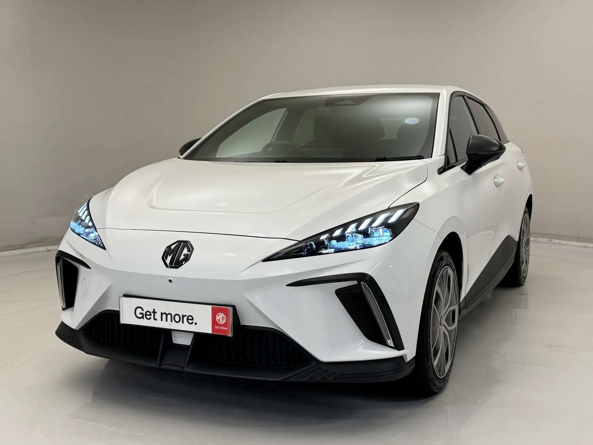 A 2024 MG MG4 150kW Trophy EV Long Range 64kWh 5dr Auto ð TROPHY SPEC ð A 2024 MG MG4 150kW Trophy EV Long Range 64kWh 5dr Auto ð TROPHY SPEC ð