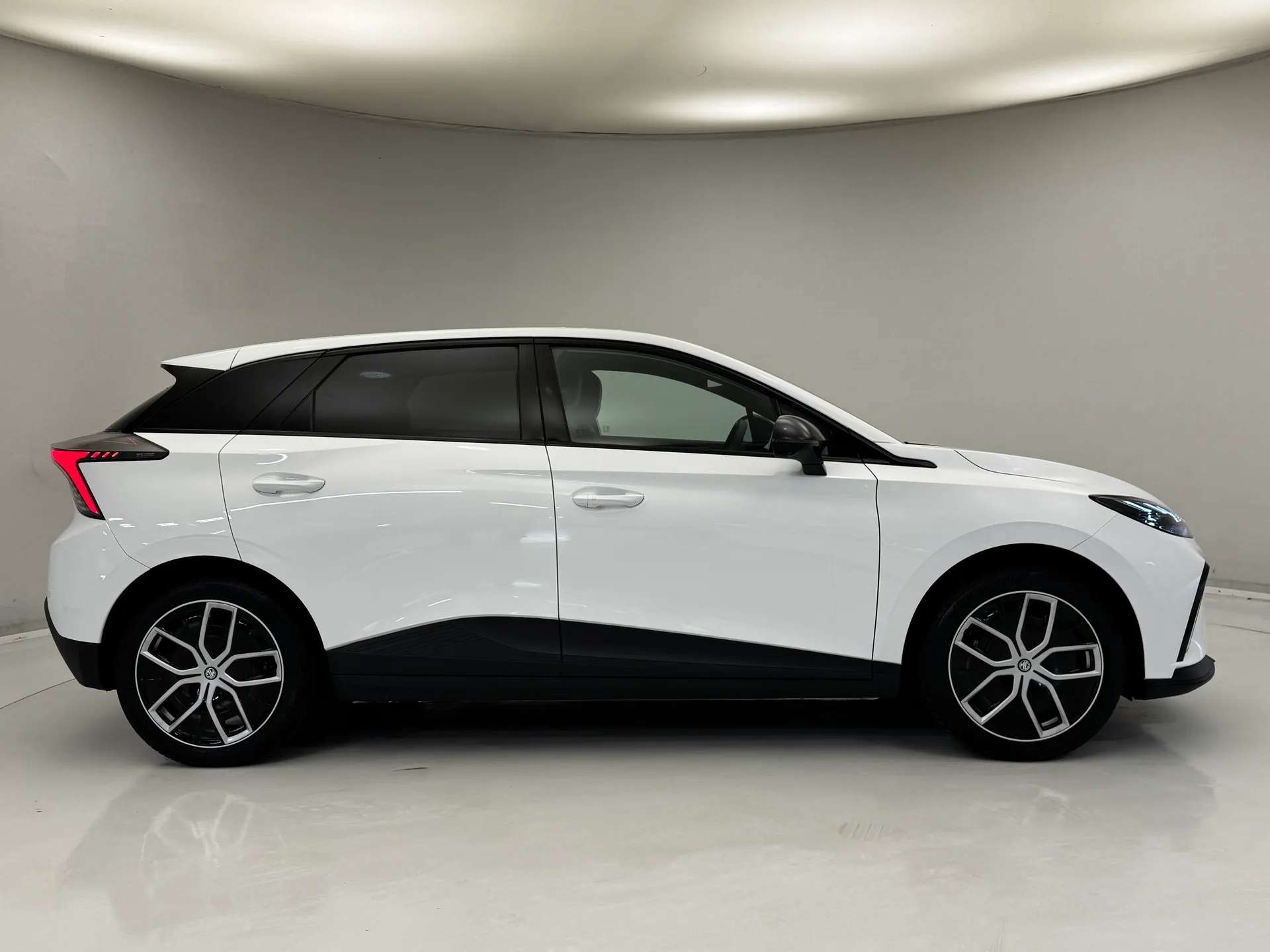 A 2024 MG MG4 150kW Trophy EV Long Range 64kWh 5dr Auto ð Only 5,034 Milesð A 2024 MG MG4 150kW Trophy EV Long Range 64kWh 5dr Auto ð Only 5,034 Milesð